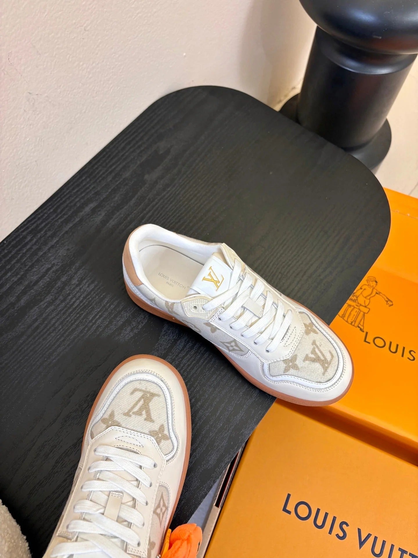 LV 26ss Lagoon Sneaker White Beige Cowhide 627299