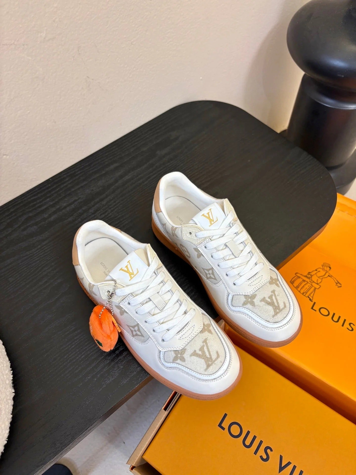 LV 26ss Lagoon Sneaker White Beige Cowhide 627299