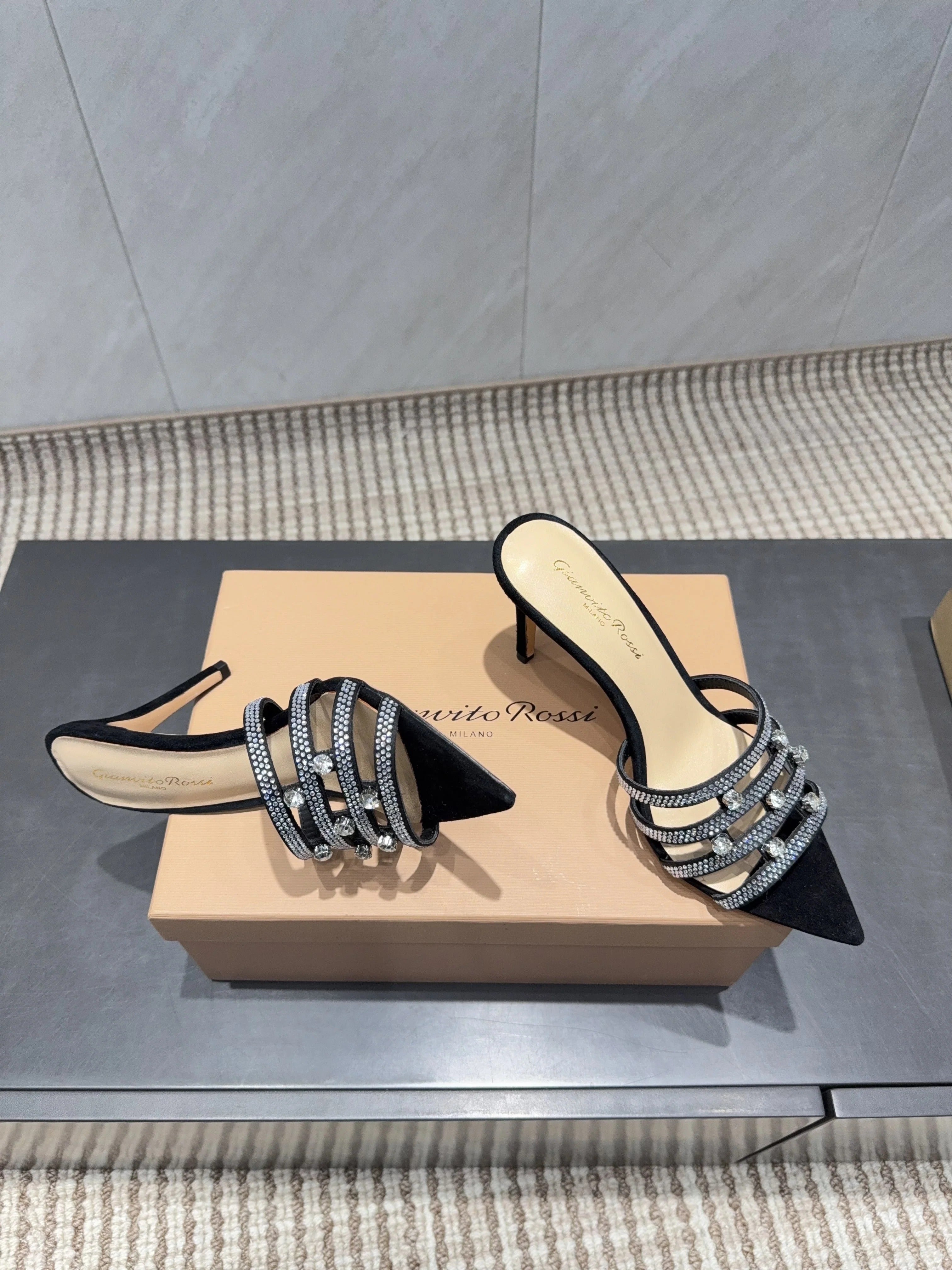 Gianvito Rossi 26SS High Heeled Sandals 100 Black Beige Sheepskin 613826