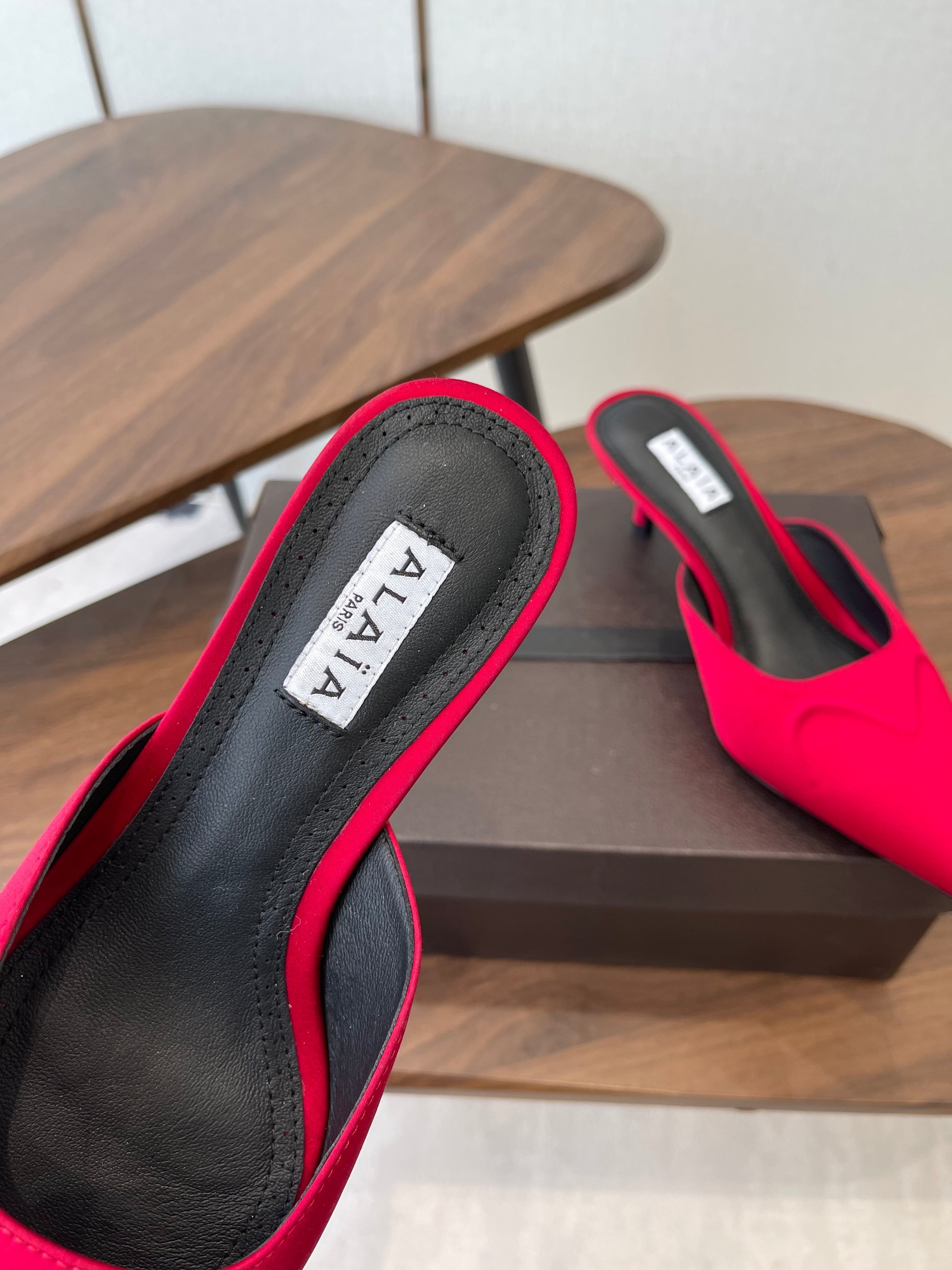 Alaia 26 Pointed-toe Mules 50 Red Sheepskin 624910