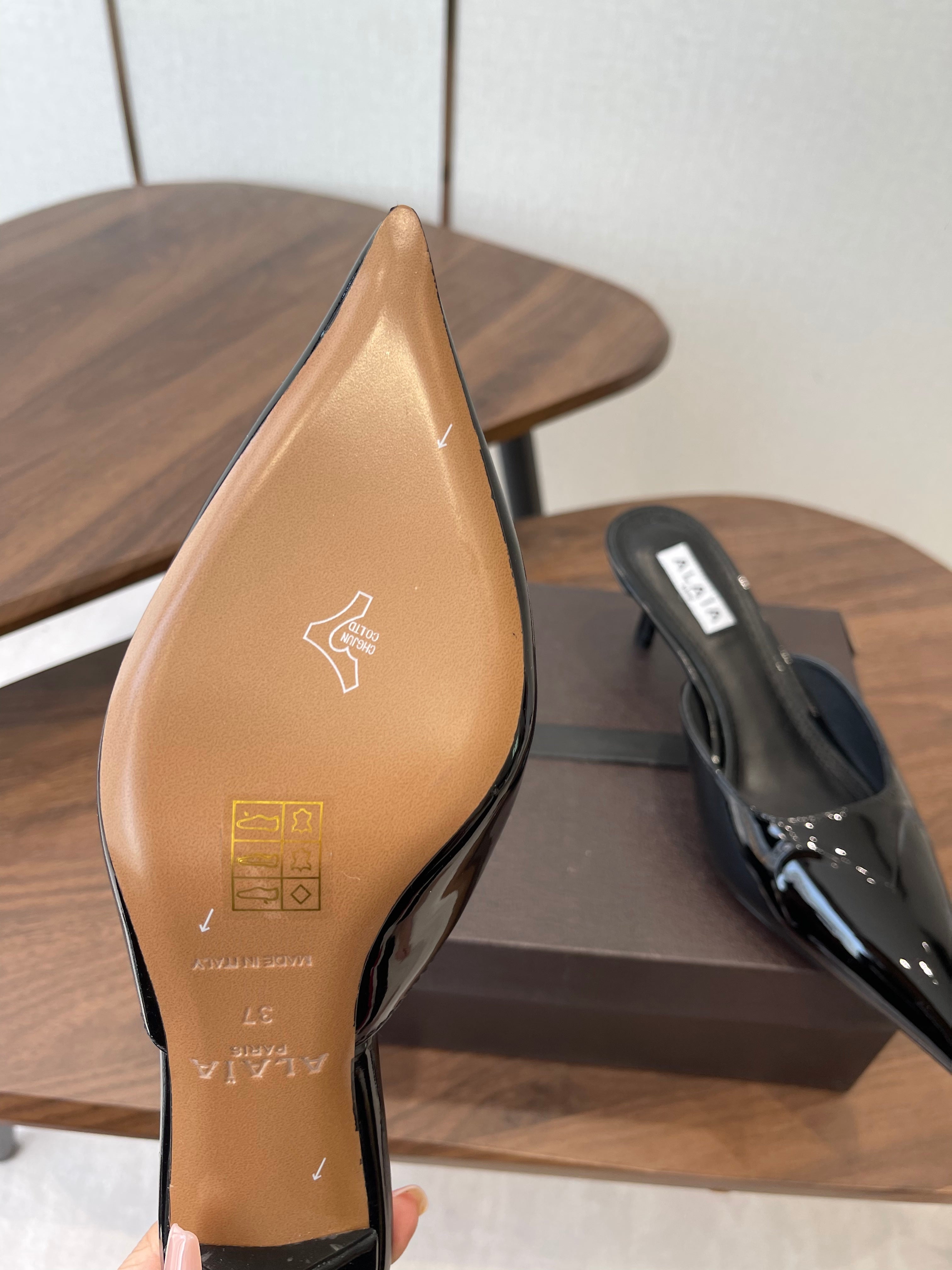 Alaia 26 Pointed-toe Mules 50 Black Patent Leather 624912