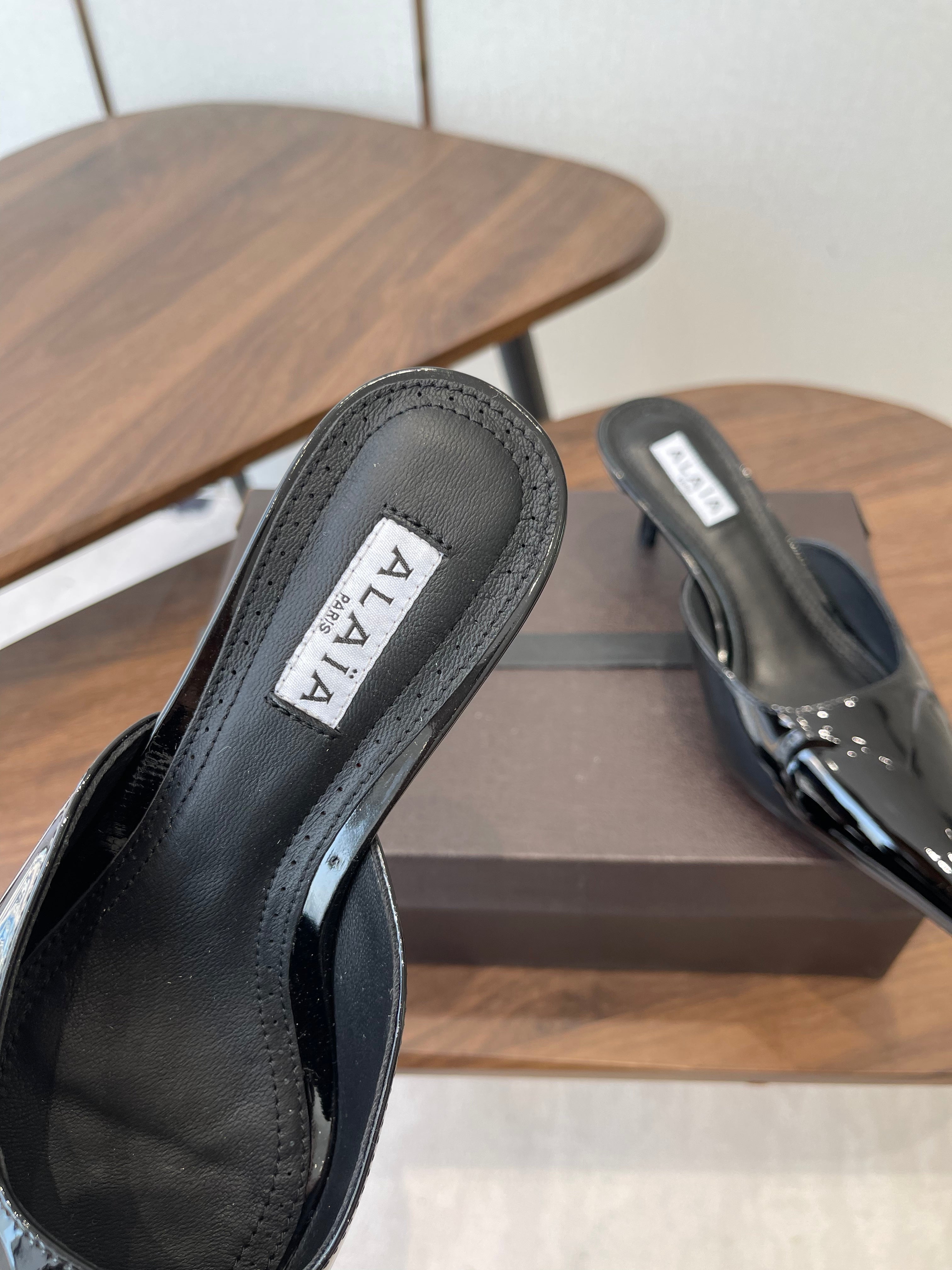 Alaia 26 Pointed-toe Mules 50 Black Patent Leather 624912