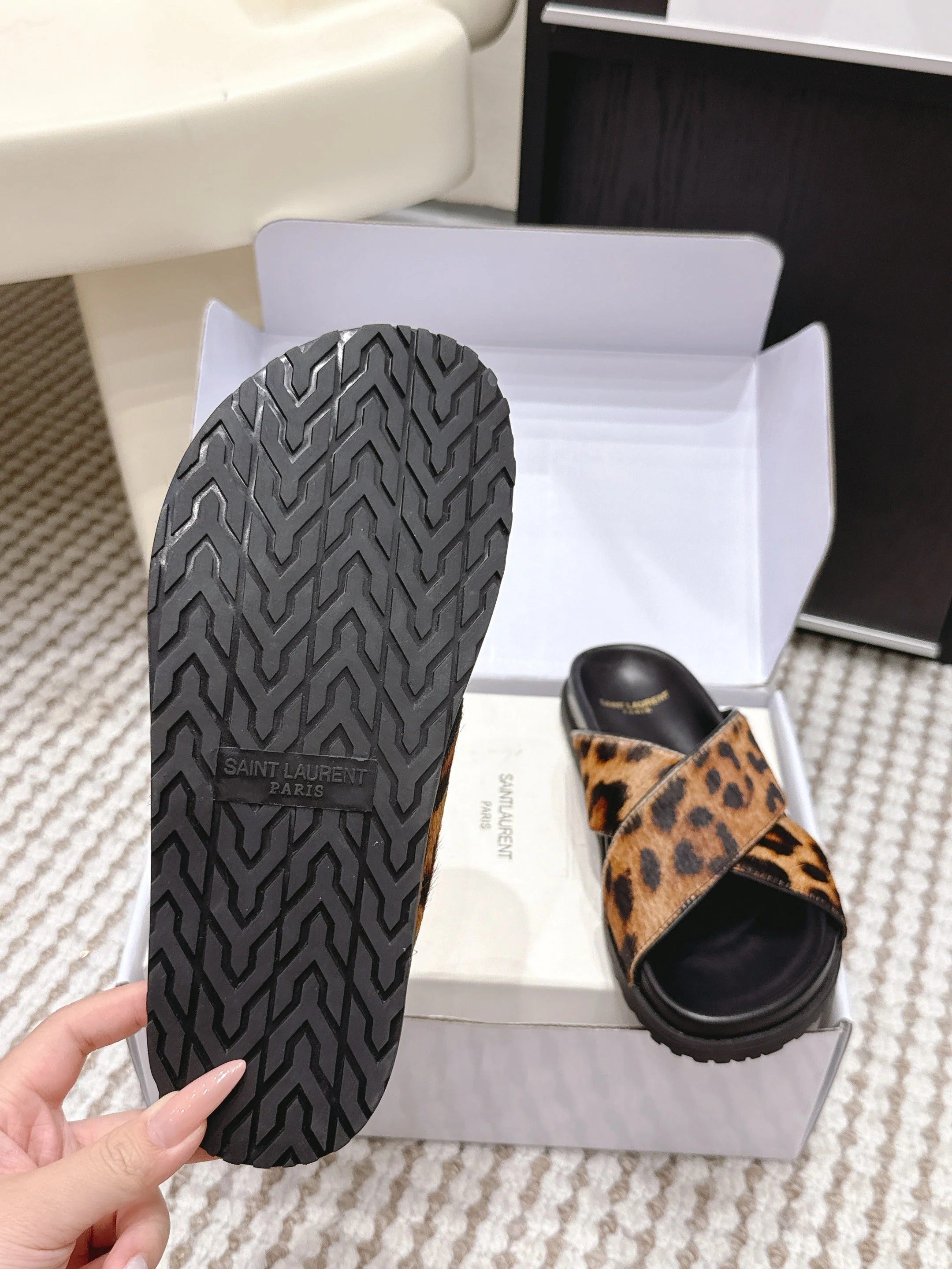 YSL 26ss Platform Slippers Black Leopard Print Leather 663218