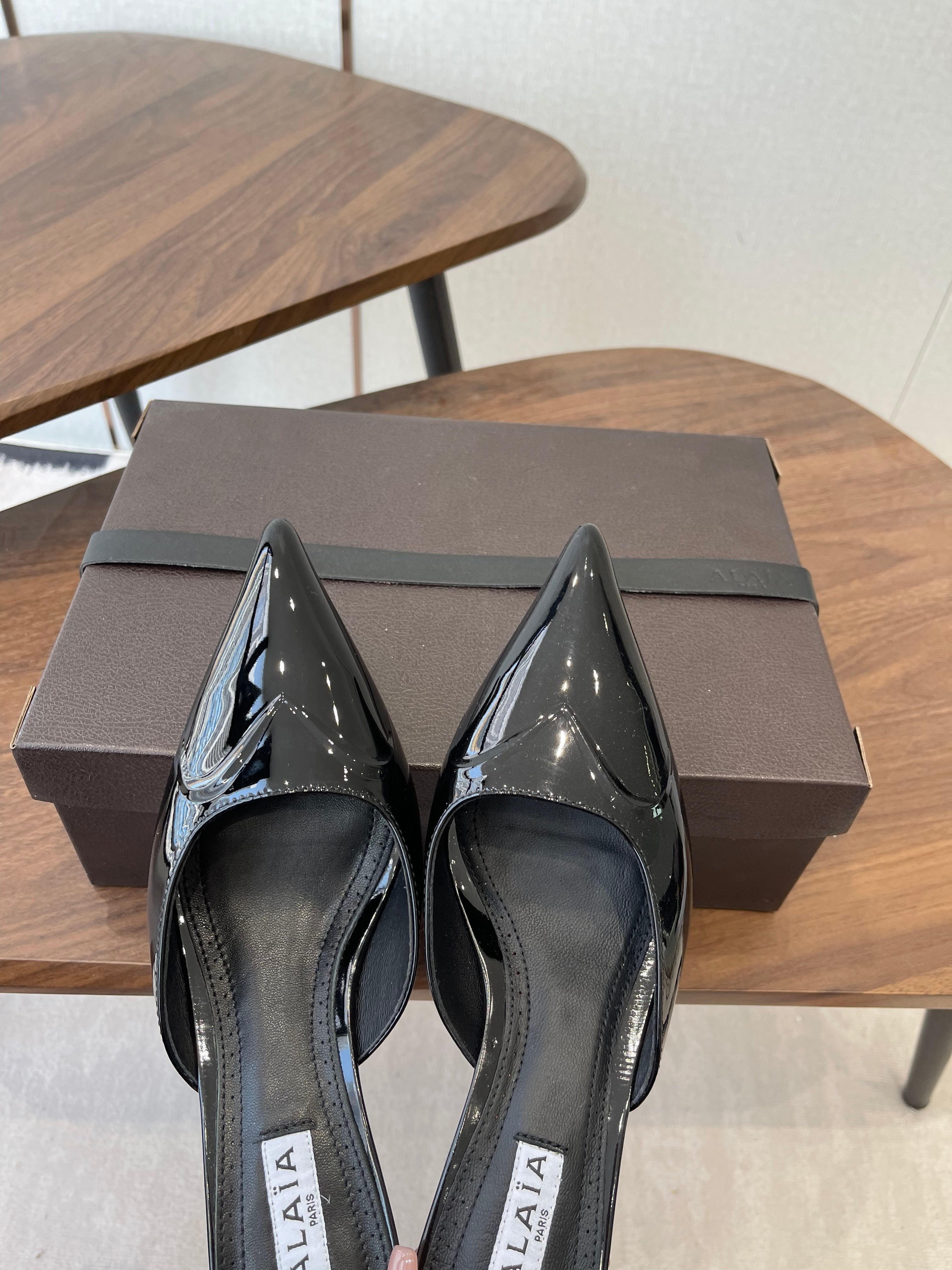 Alaia 26 Pointed-toe Mules 50 Black Patent Leather 624912