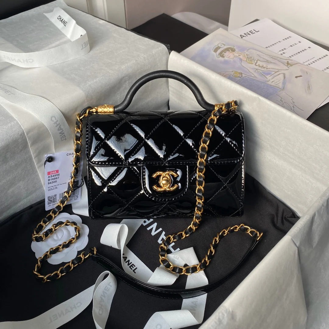 CC 25S FLAP BAG 18 CM IN BLACK PATENT LAMBSKIN WITH TOP HANDLE