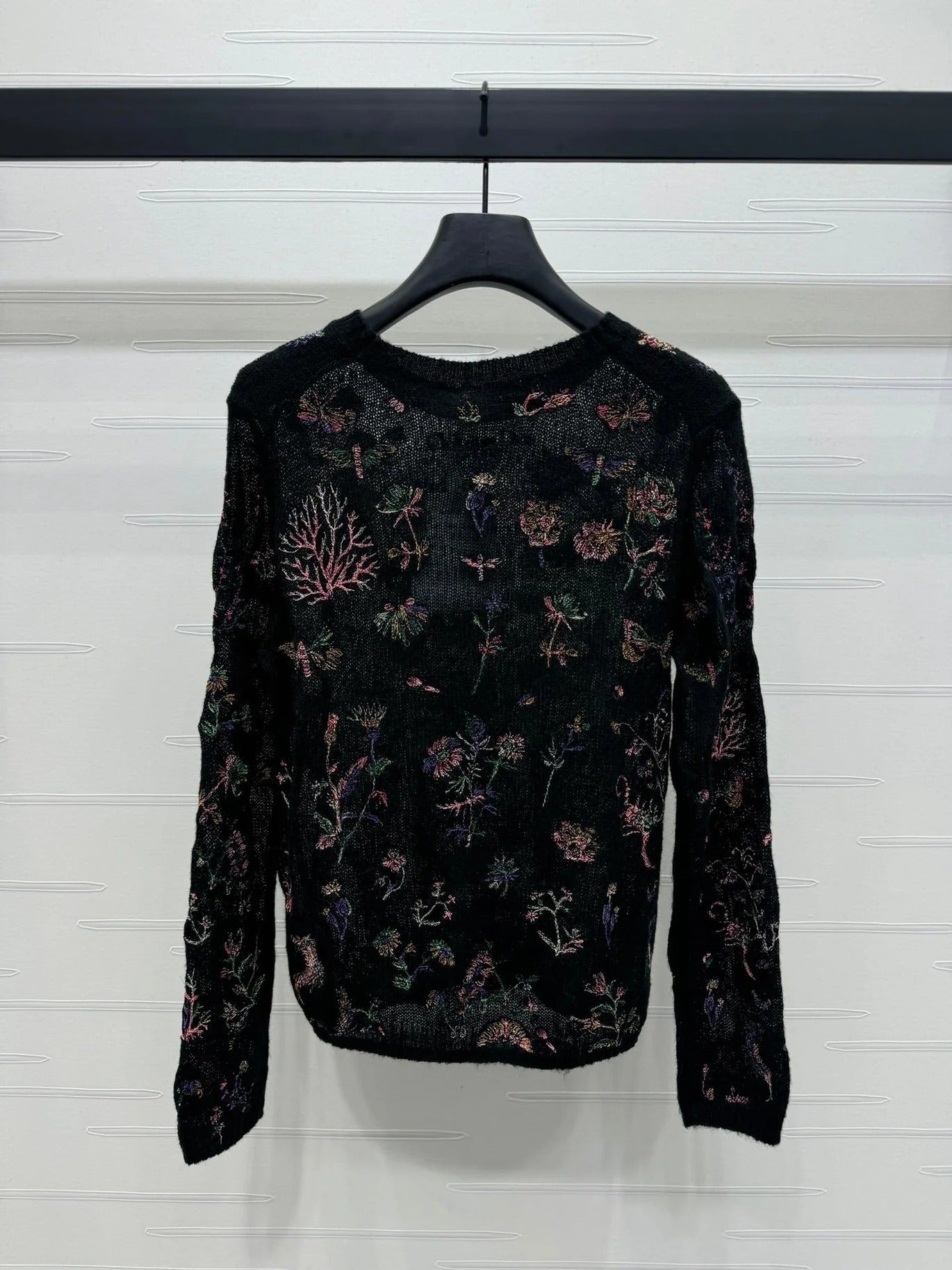 DIOR KNITTED V-NECK FLORAL EMBROIDERED CARDIGAN 276698