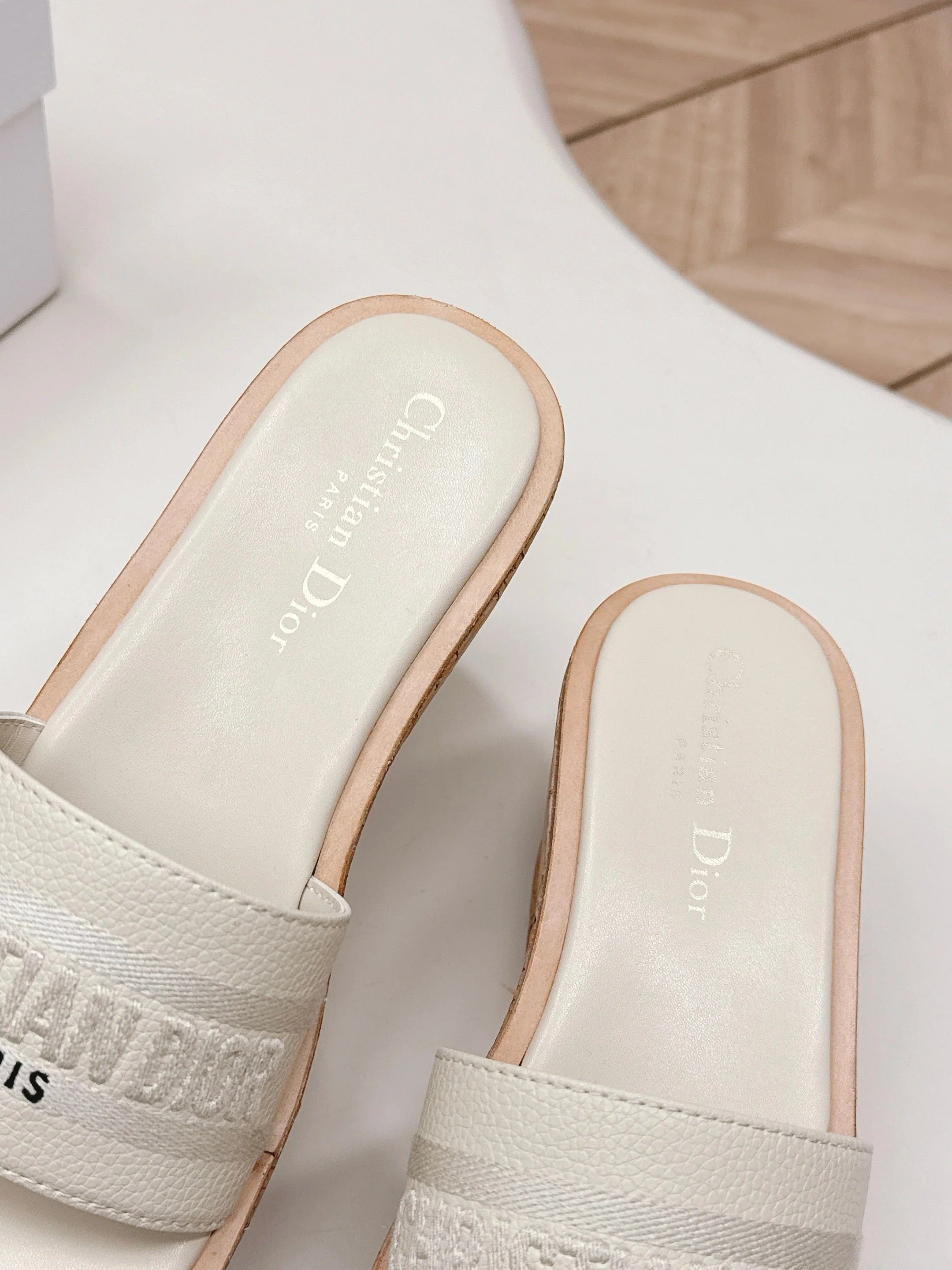 CD 26s Platform Sandals 85 White Cowhide 643777