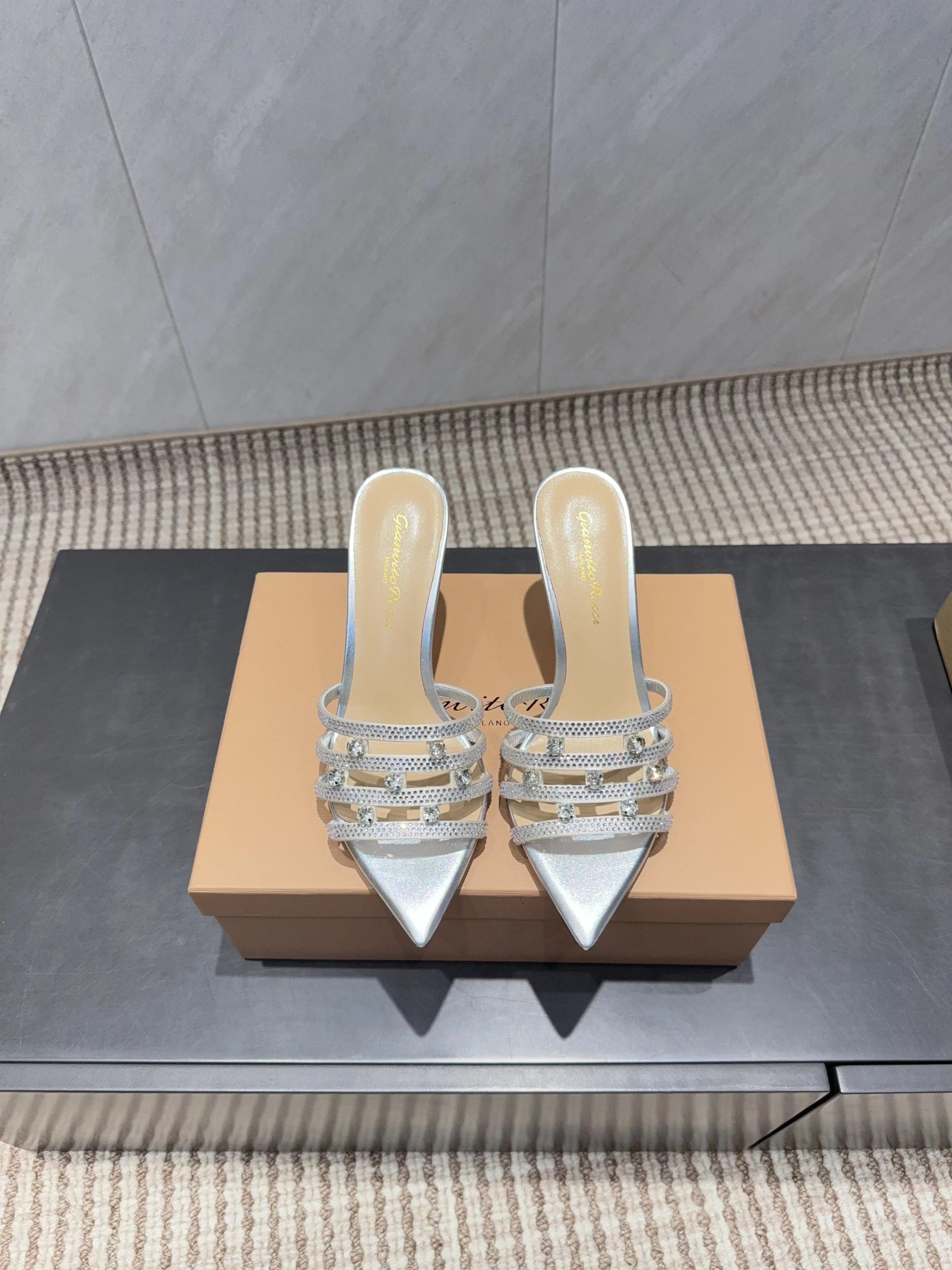 Gianvito Rossi 26SS High Heeled Sandals 100 Metallic Silver Beige Sheepskin 613828