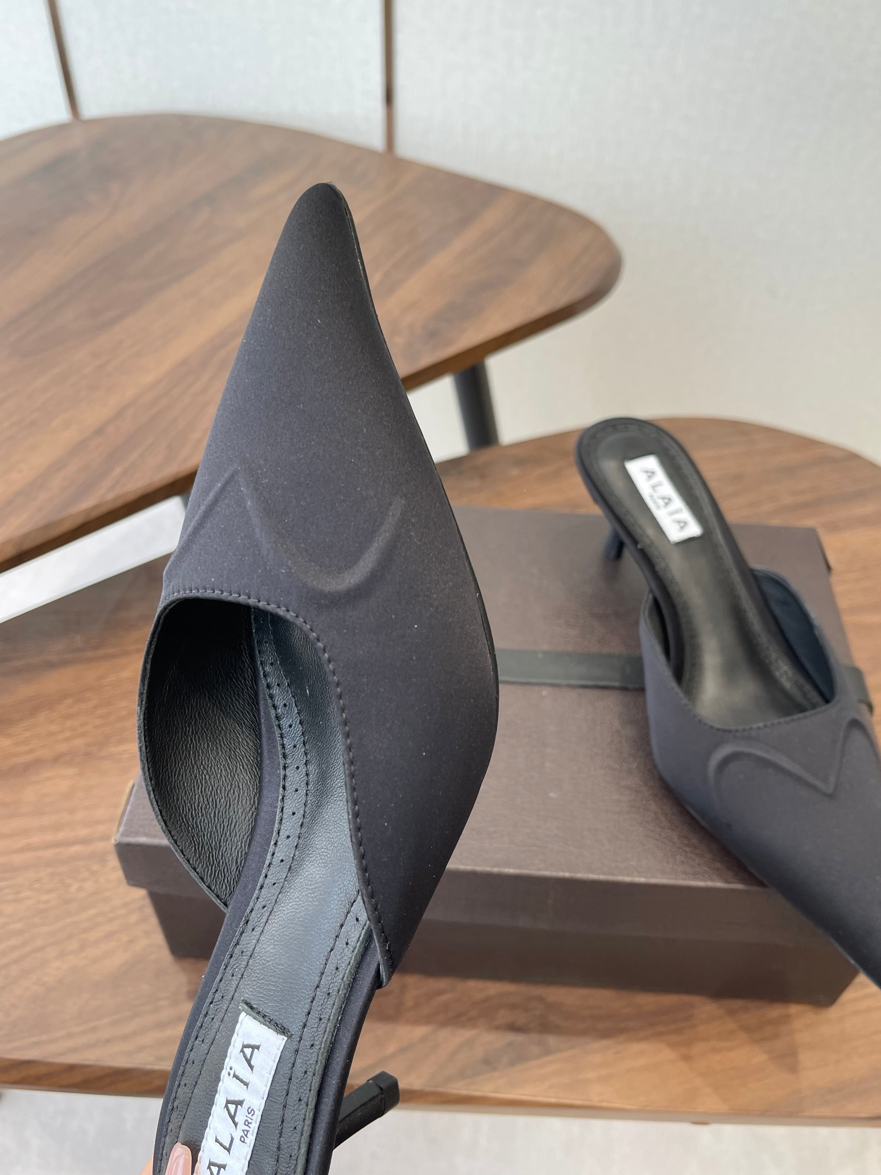 Alaia 26 Pointed-toe Mules 50 Black Sheepskin 624906