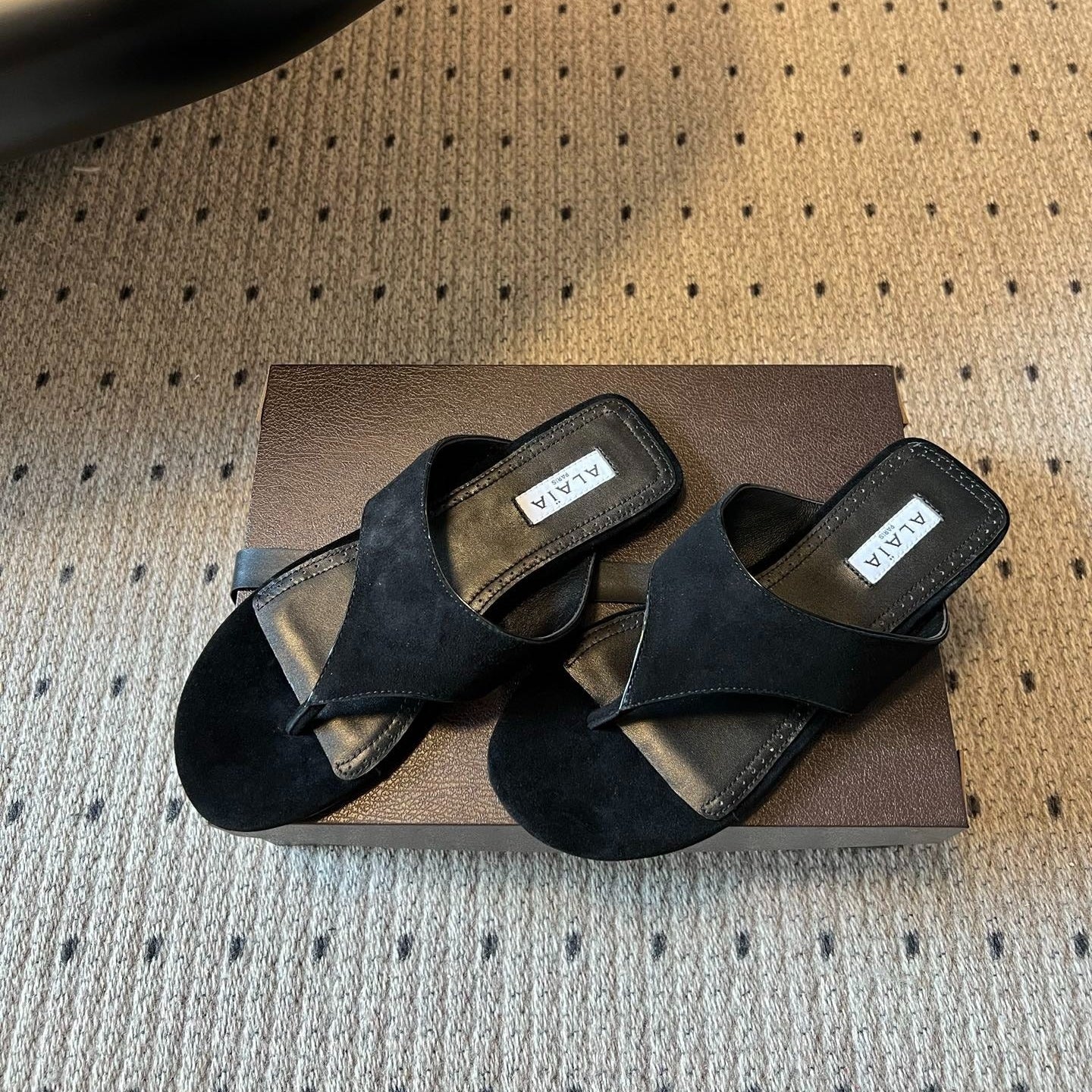 Alaia 2026 Flip-Flops Flat Velvet Sheepskin 803344