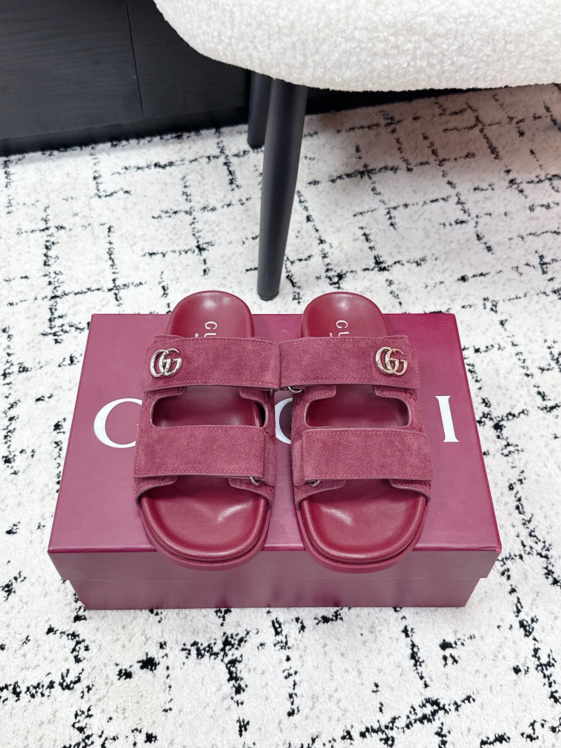 GG 26SS Sandals Burgundy Suede Sheepskin 641459