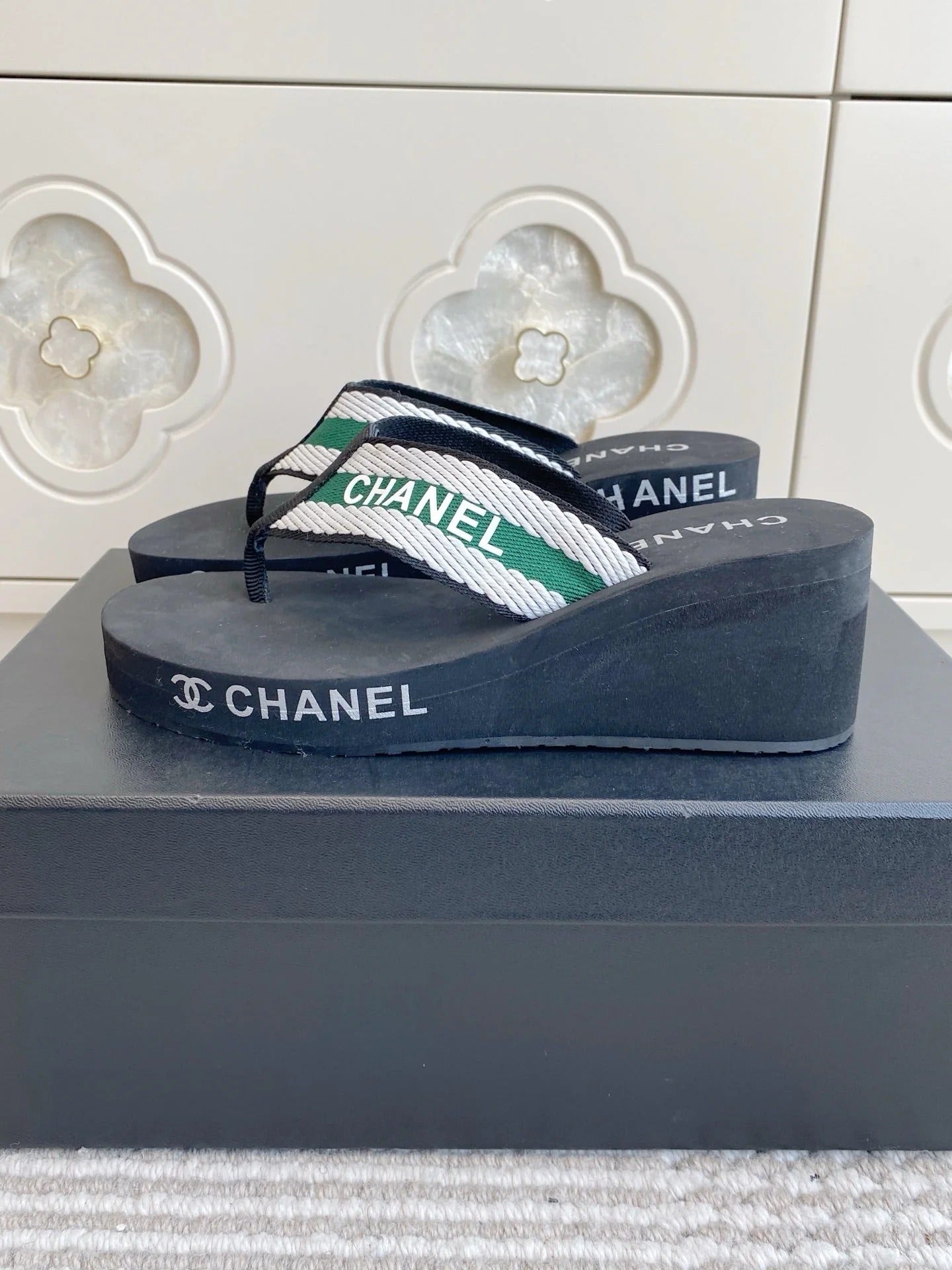 CC 26s Thong Sandals 65 Black White Green Rubber Leather 647676