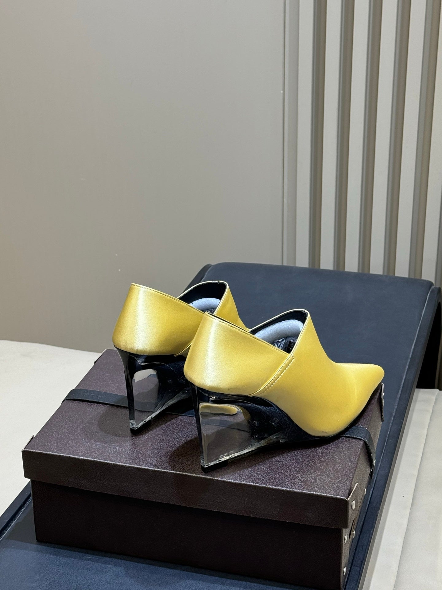 Alaia 26 Pointed-Toe High Heels 70 Yellow Genuine Leather 621724