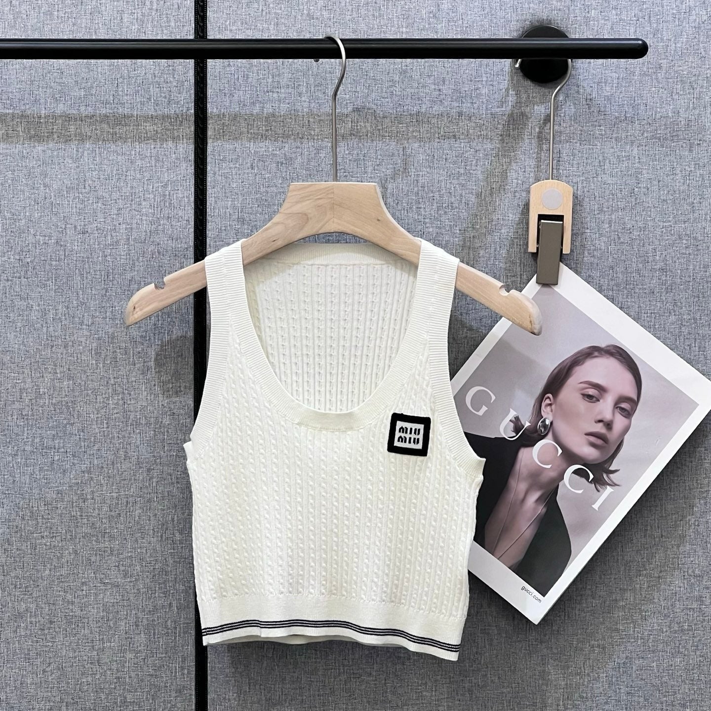 MIUMIU SLEEVELESS TOP STYLE 284