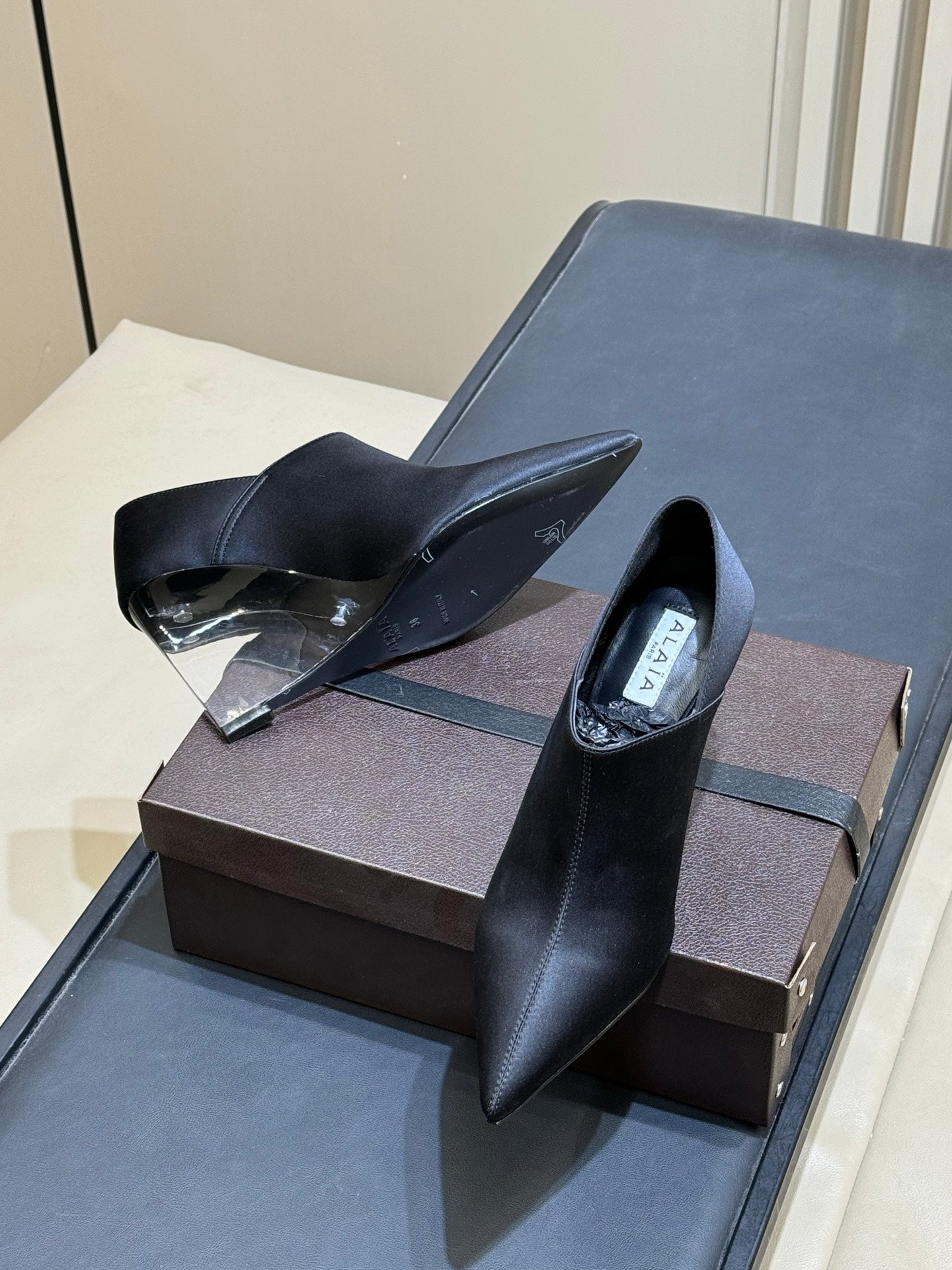 Alaia 26 Pointed-Toe High Heels 70 Black Genuine Leather 621721