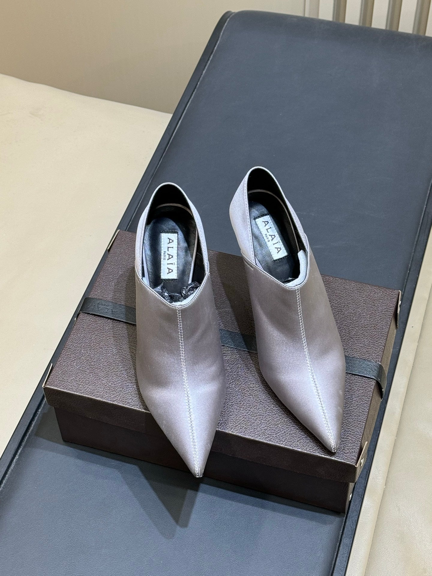 Alaia 26 Pointed-Toe High Heels 70 Gray Genuine Leather 621722