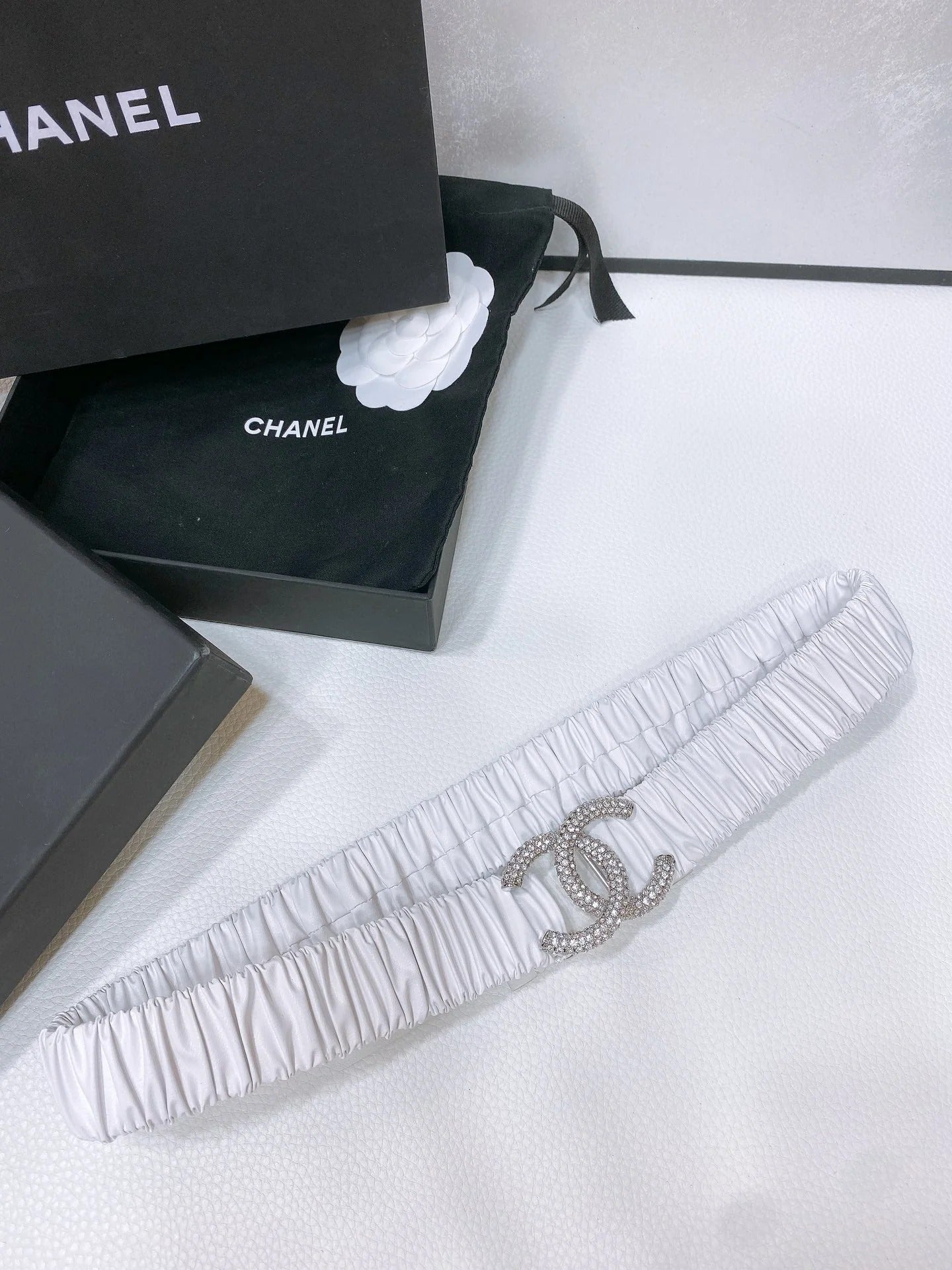 CC ELASTIC BELT 30MM IN WHITE CALFSKIN SILVER HARDWARE WITH RHINSTONES