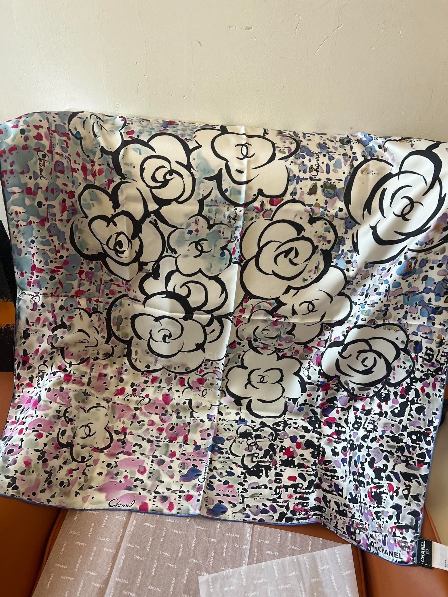 CHANEL 25S SCARF 90 IN SILK TWILL 700816