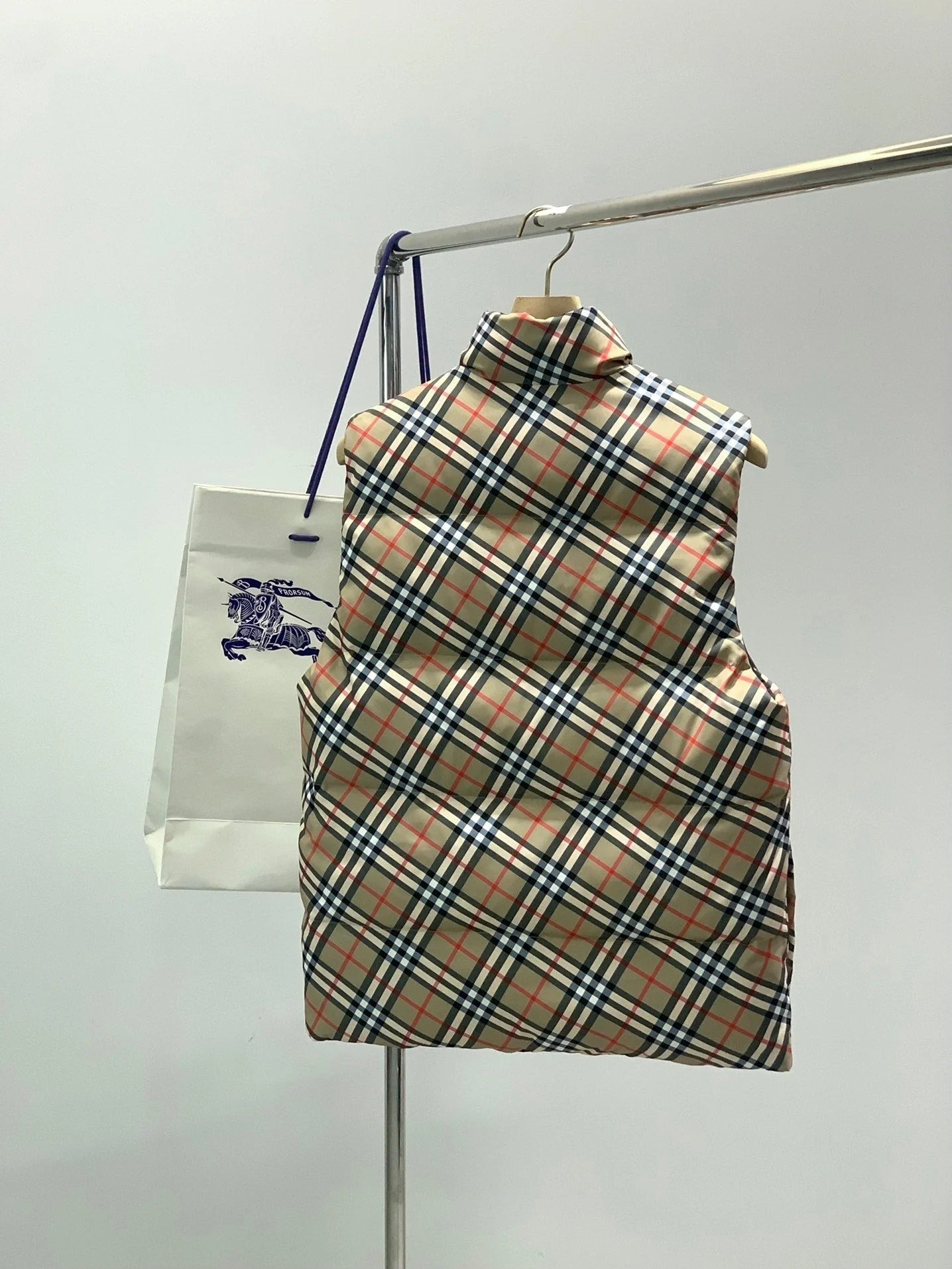BURBERRY 25S REVERSIBLE DOWN VEST 065