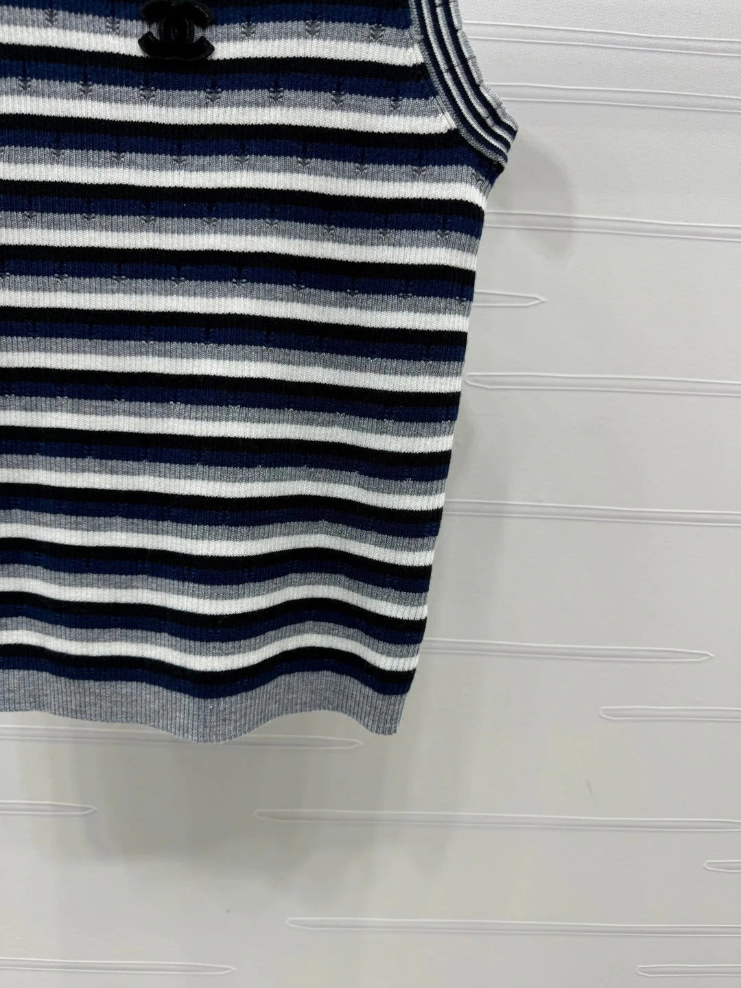 CHANEL SLEEVELESS TOP 269480