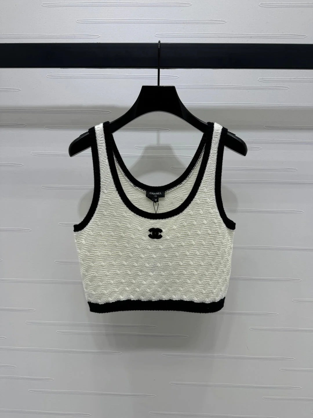 CHANEL CROPPED SLEEVELESS KNIT TOP IN WHITE AND BLACK