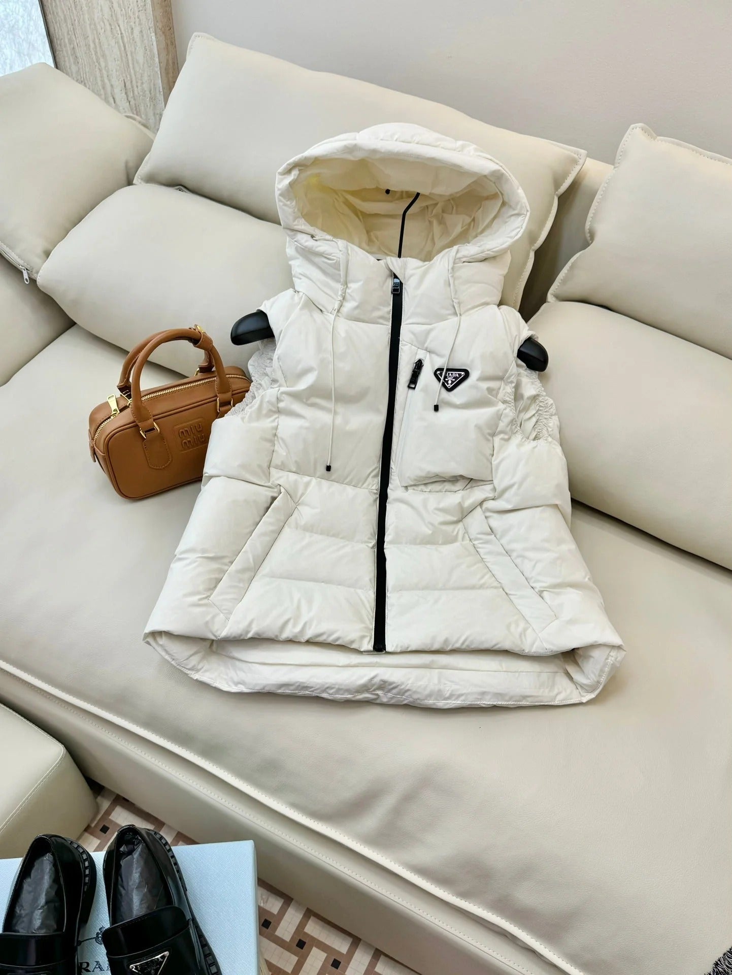 PRADA 25S DOWN VEST 510