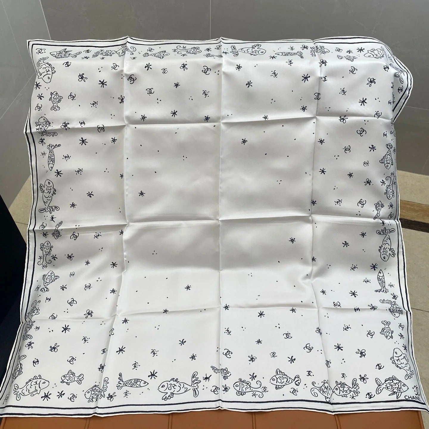 CHANEL 25S SCARF 90 IN SILK 703705