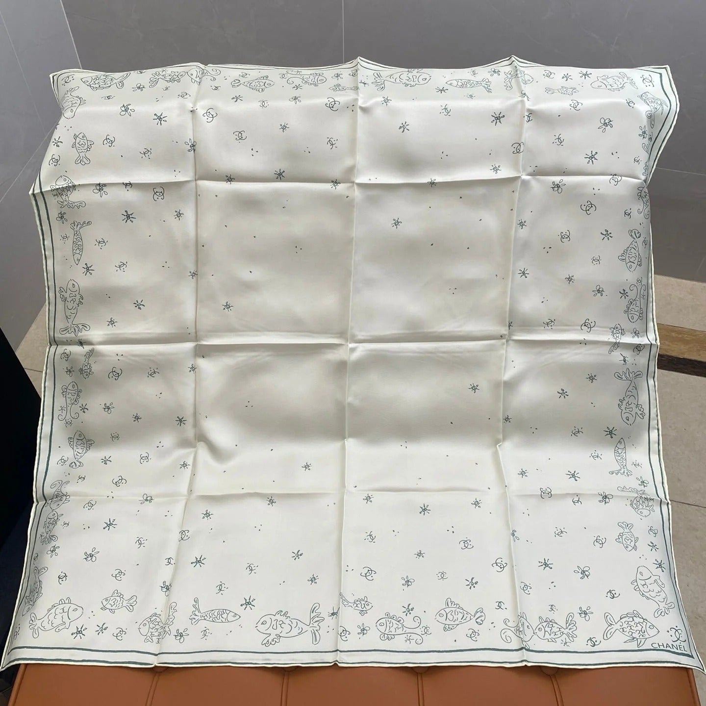 CHANEL 25S SCARF 90 IN SILK 703706