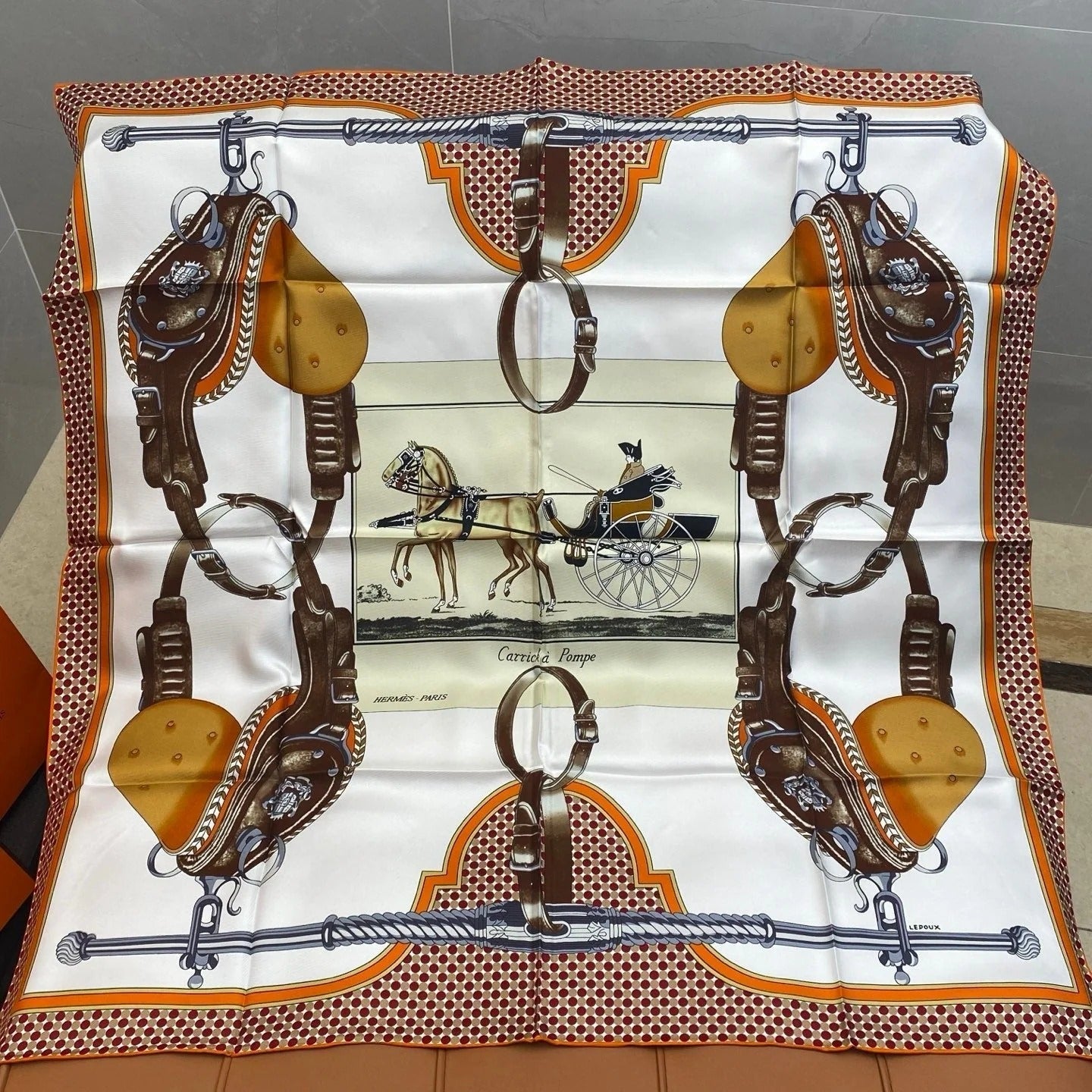 HERMES 25S SCARF 90 IN SILK 709679