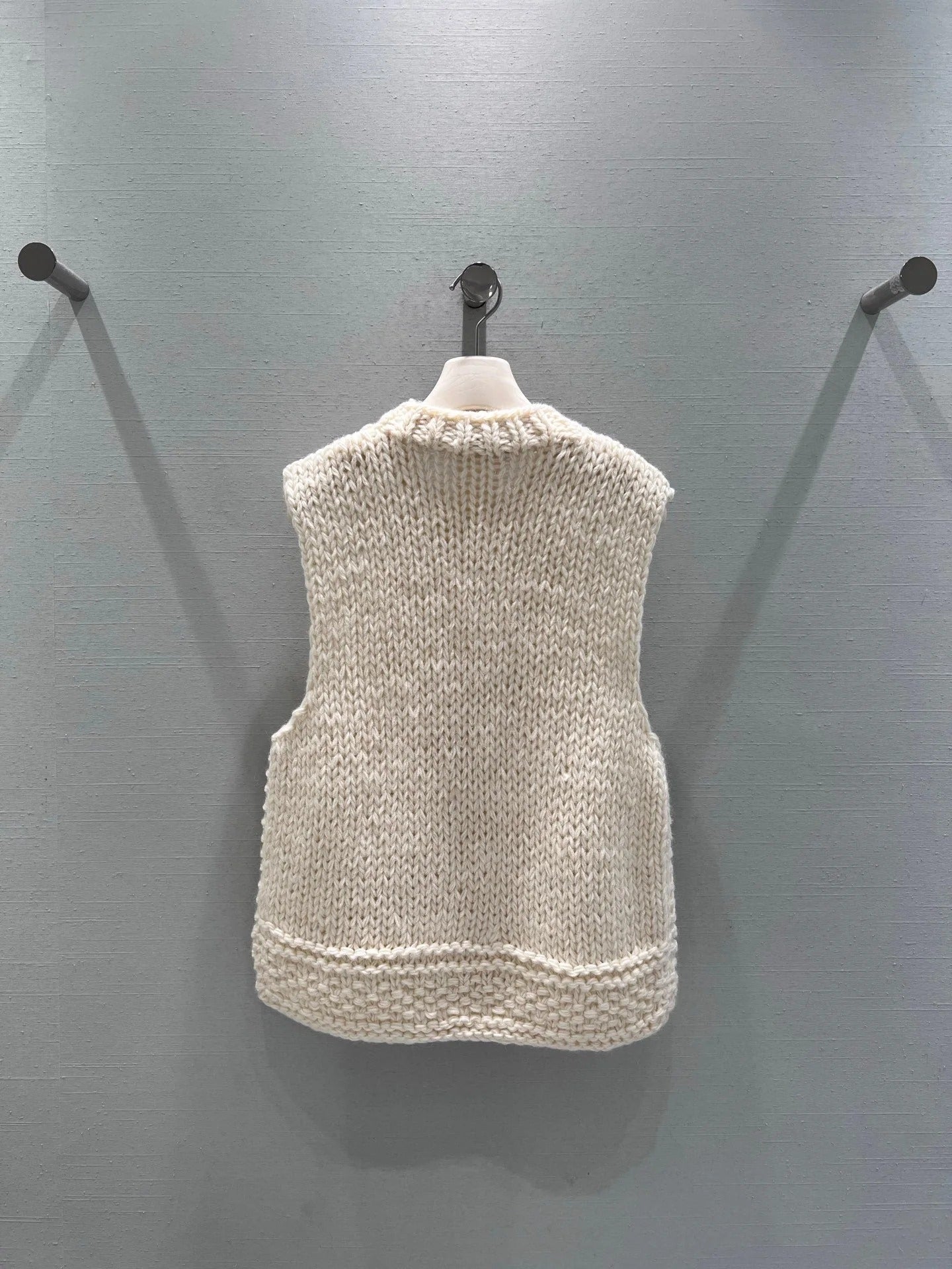 CHANEL 25S FLORAL KNITTED VEST 300