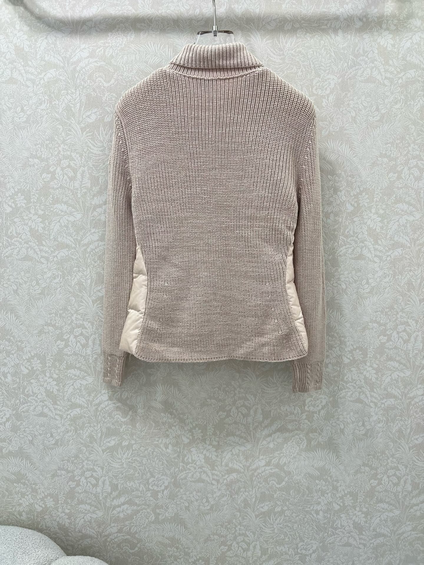 MONCLER 25S JACKET IN NUDE 071