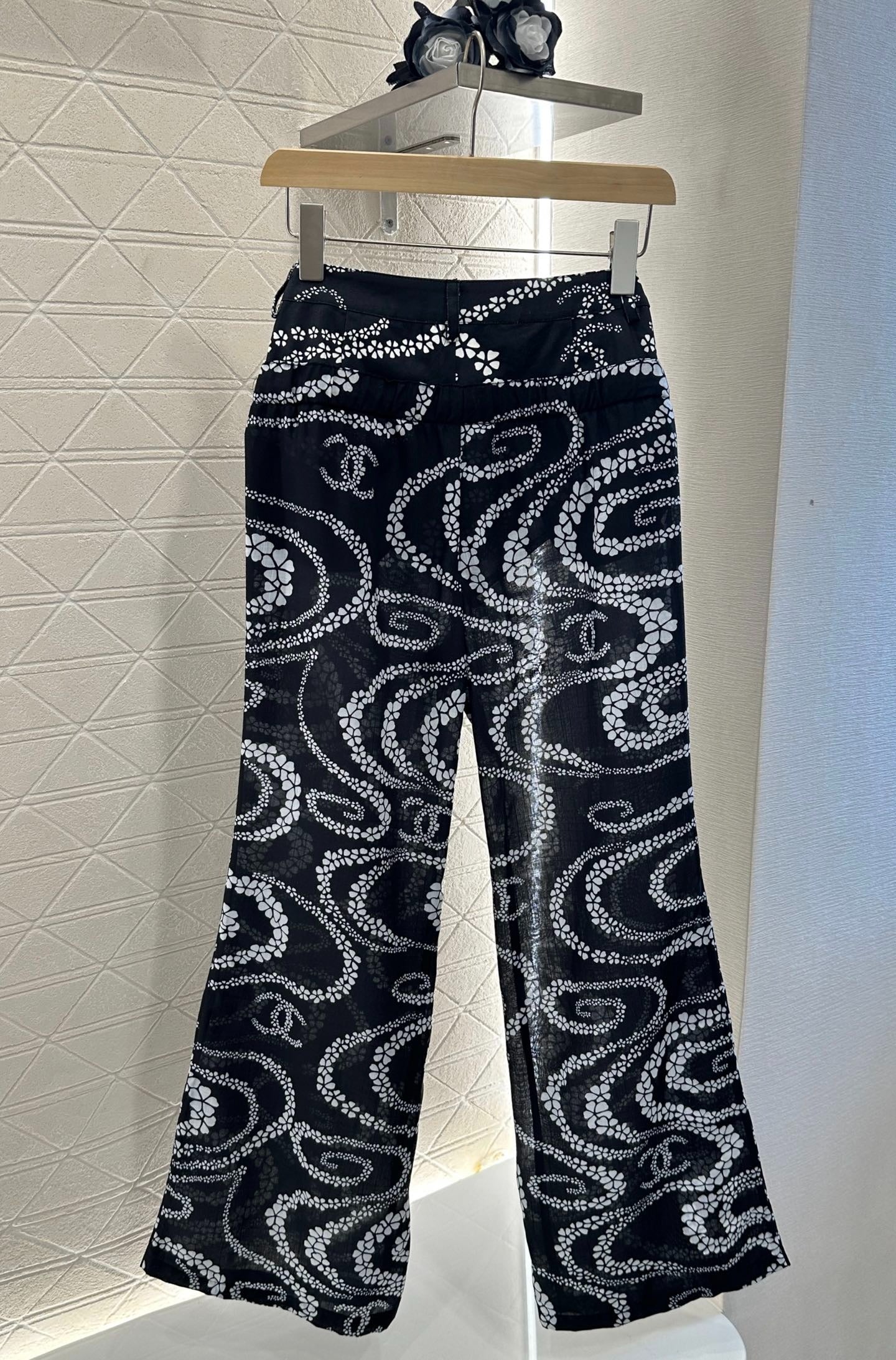 CHANEL BLACK PRINTED DENIM PANTS
