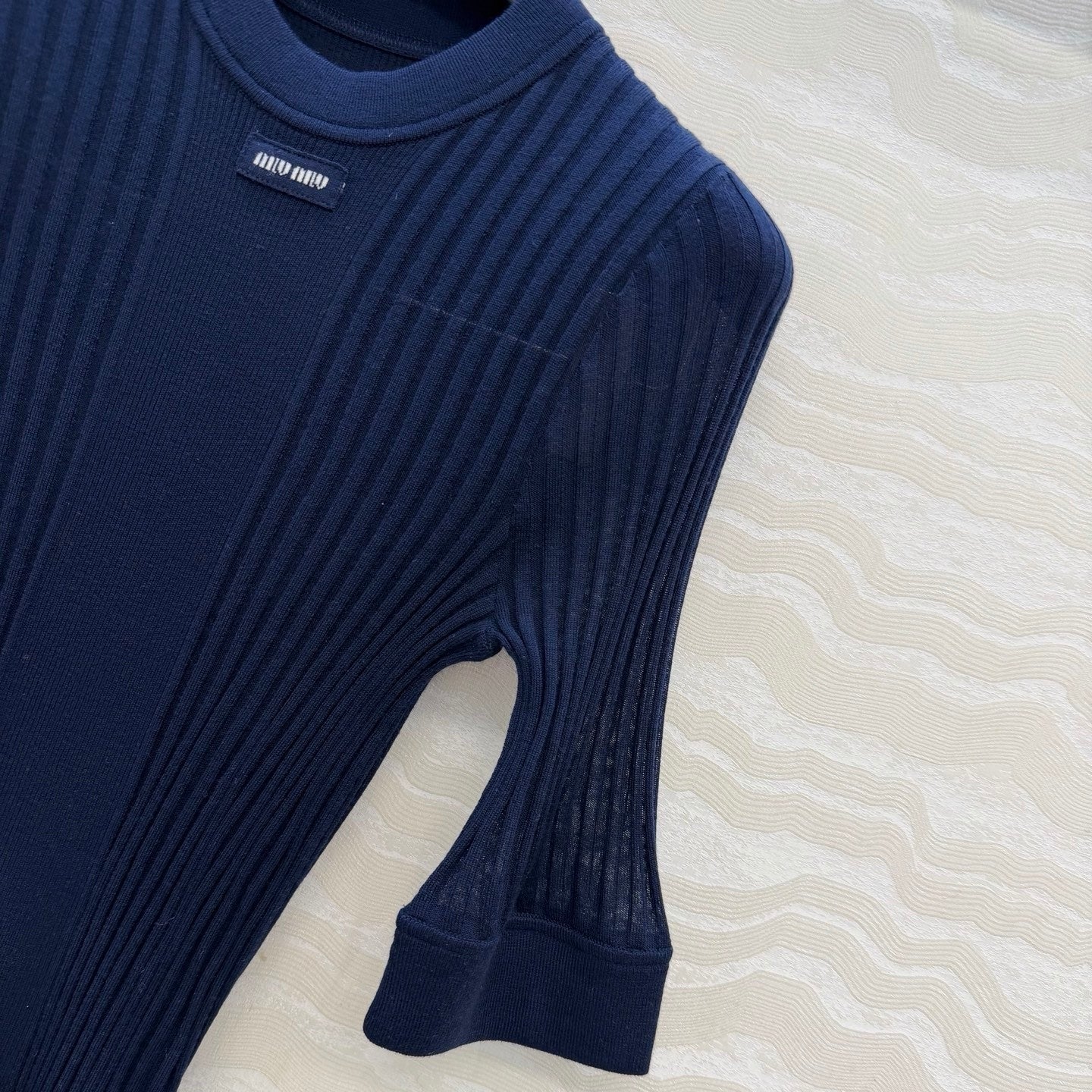 MIUMIU SHORT-SLEEVE SWEATER STYLE 839