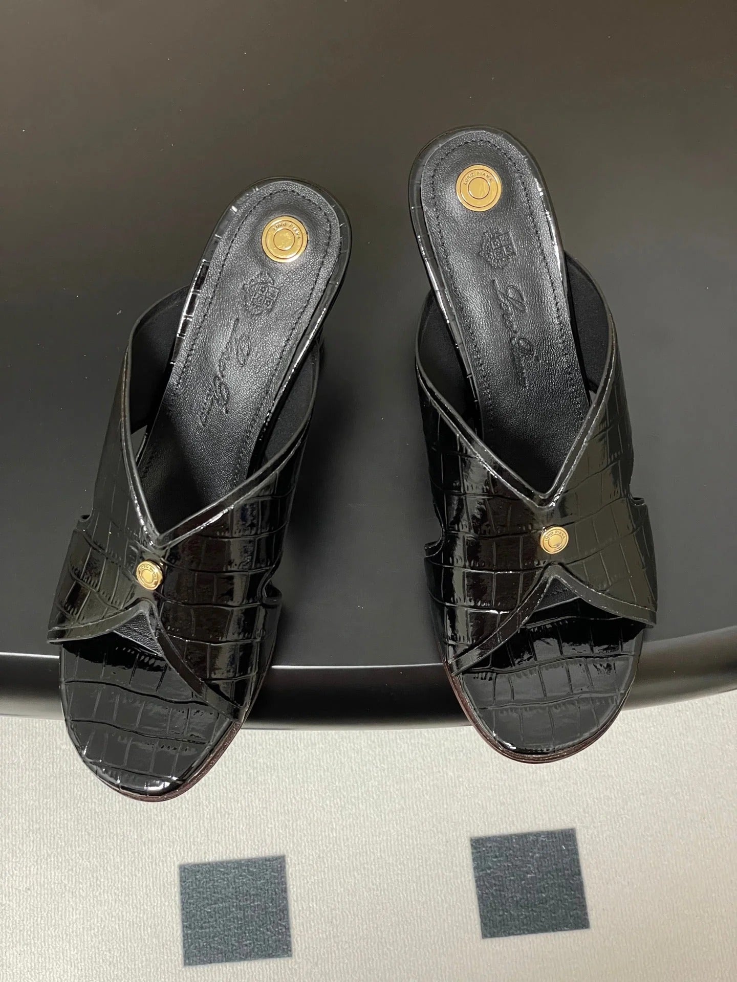 HIGH HEELS 80 MM IN BLACK CALFSKIN SNAKE EMBOSSING