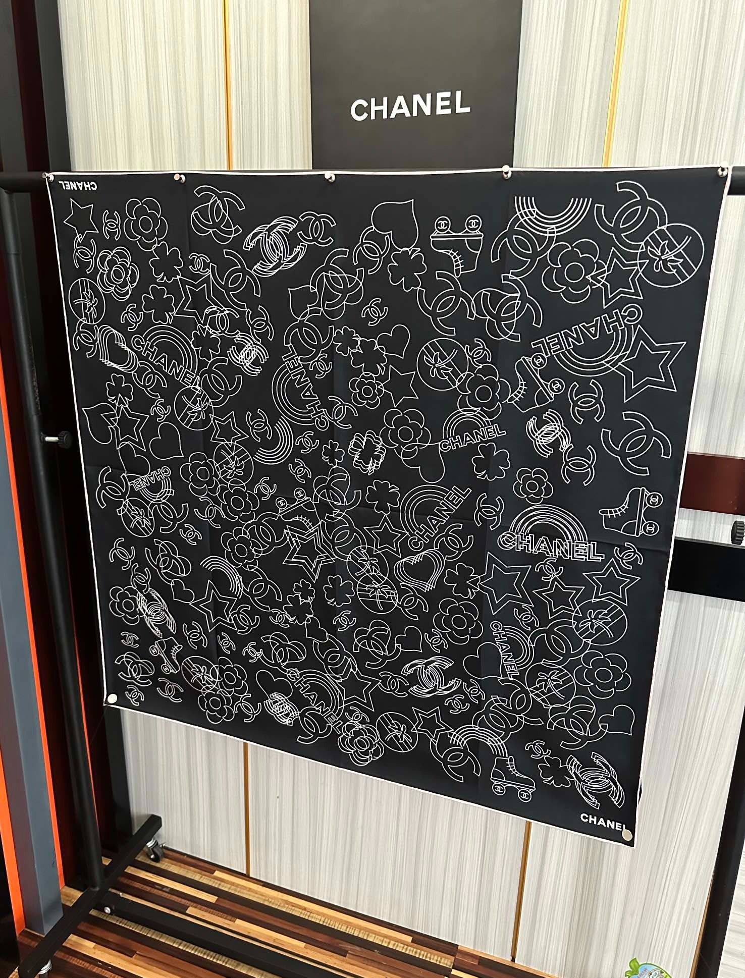 CHANEL 25S SCARF 90 IN SILK 738436