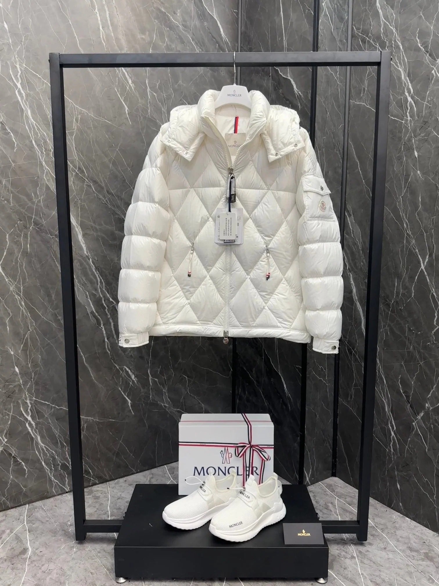 MONCLER 25S JACKET IN WHITE 051