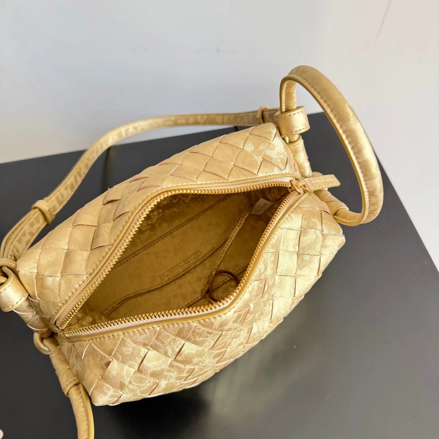 Bottega Veneta 2026 Loop Bag 21cm Gold Intrecciato Woven Leather 137120