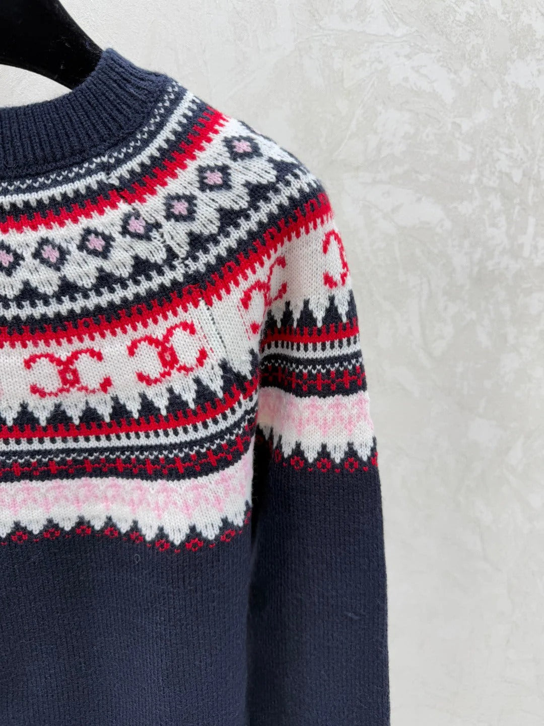 MIUMIU SWEATER STYLE 682
