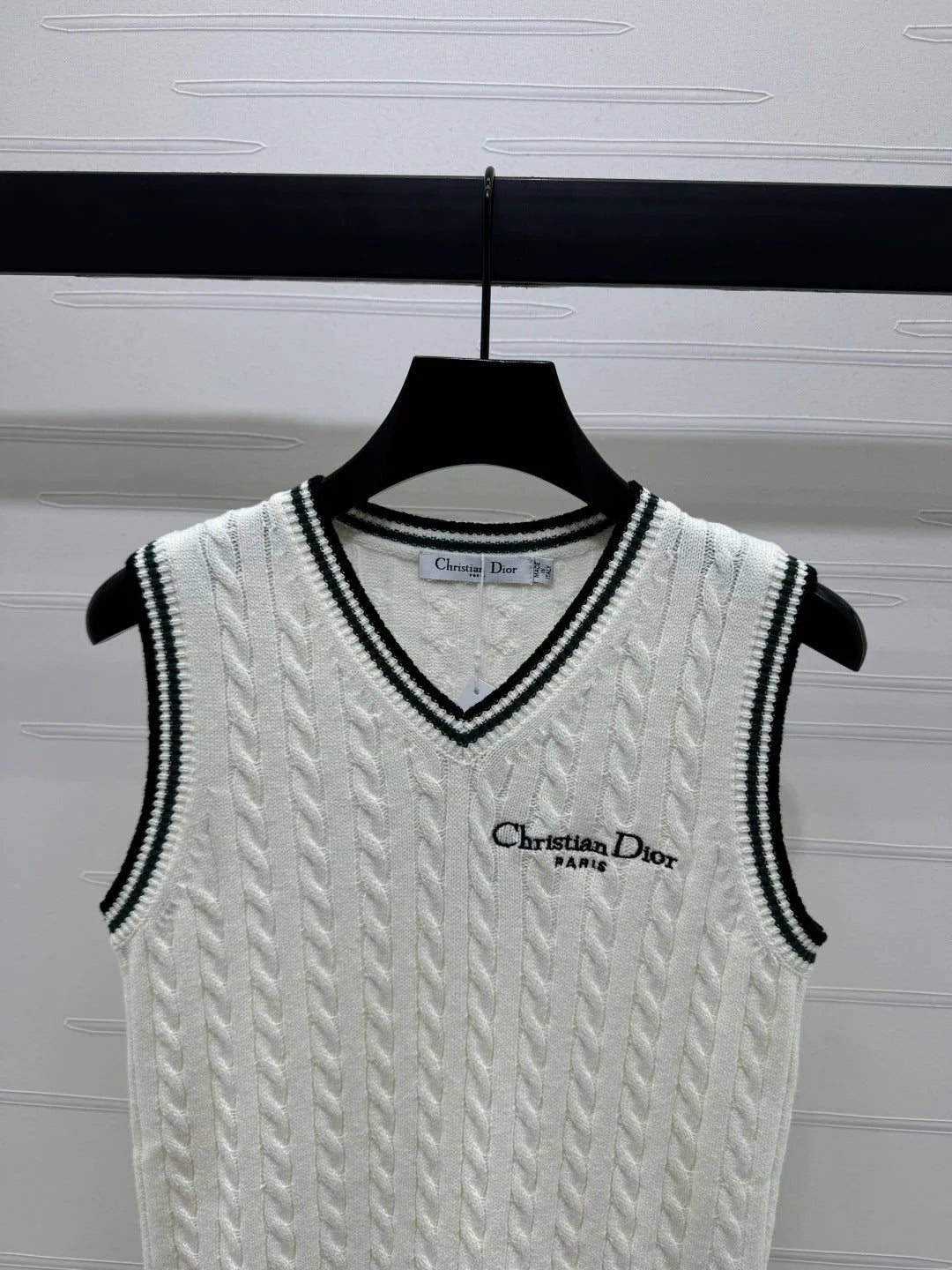 DIOR KNITTED V-NECK SLEEVELESS VEST WHITE 274923
