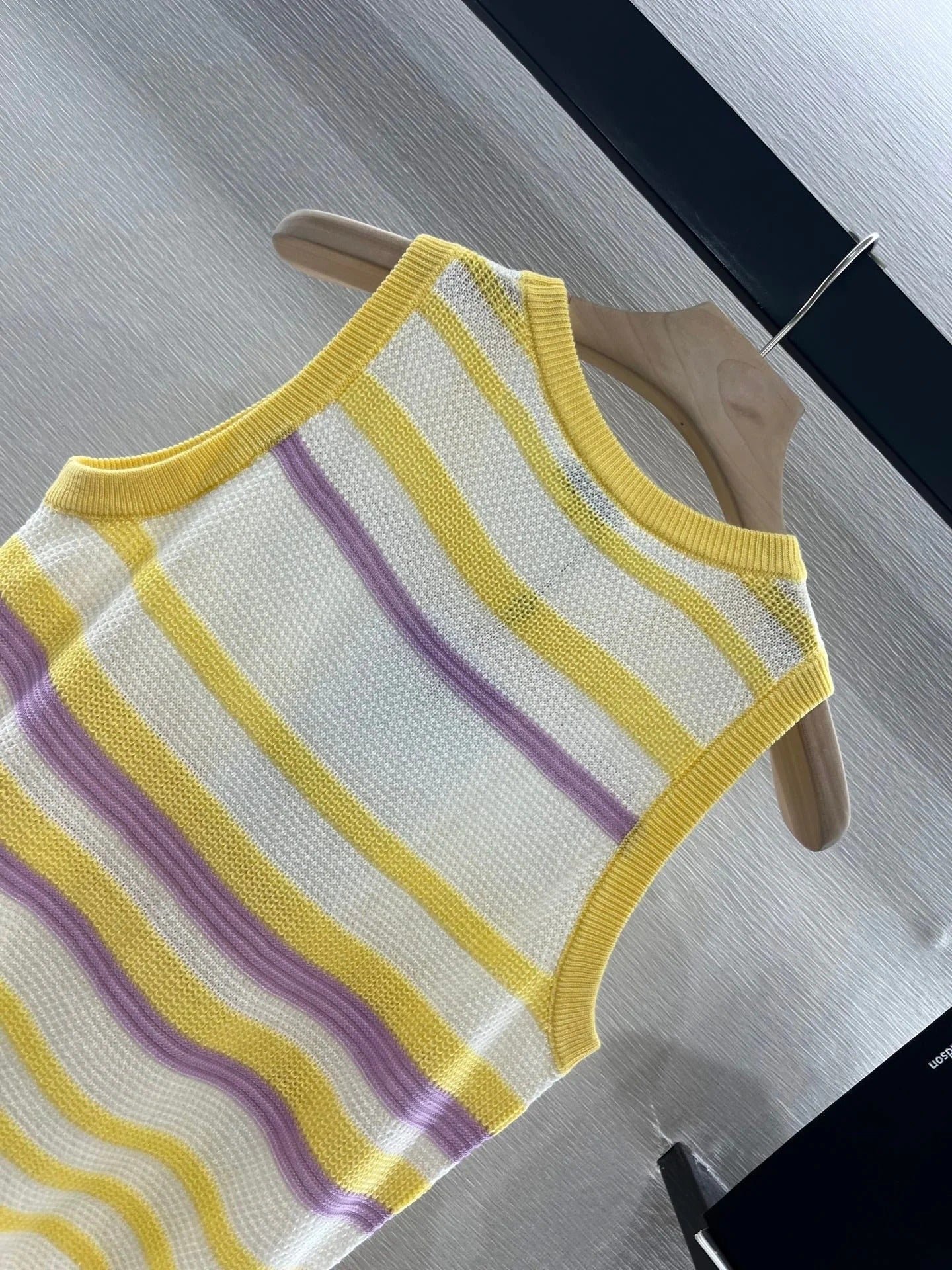 CHANEL STRIPED SLEEVELESS KNIT TOP 263403