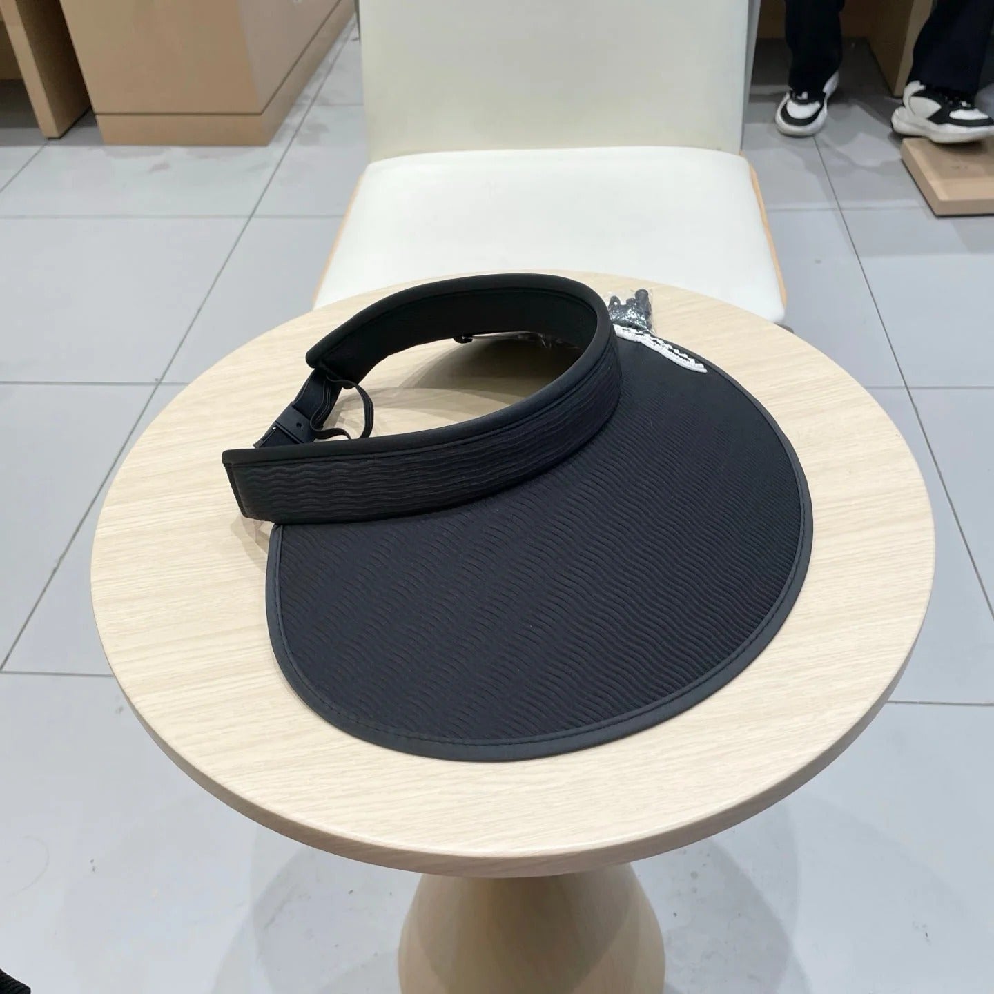 MM FASHION VISOR CAP IN BLACK AND WHITE WITH LOGO TEXT EMBROIDERY