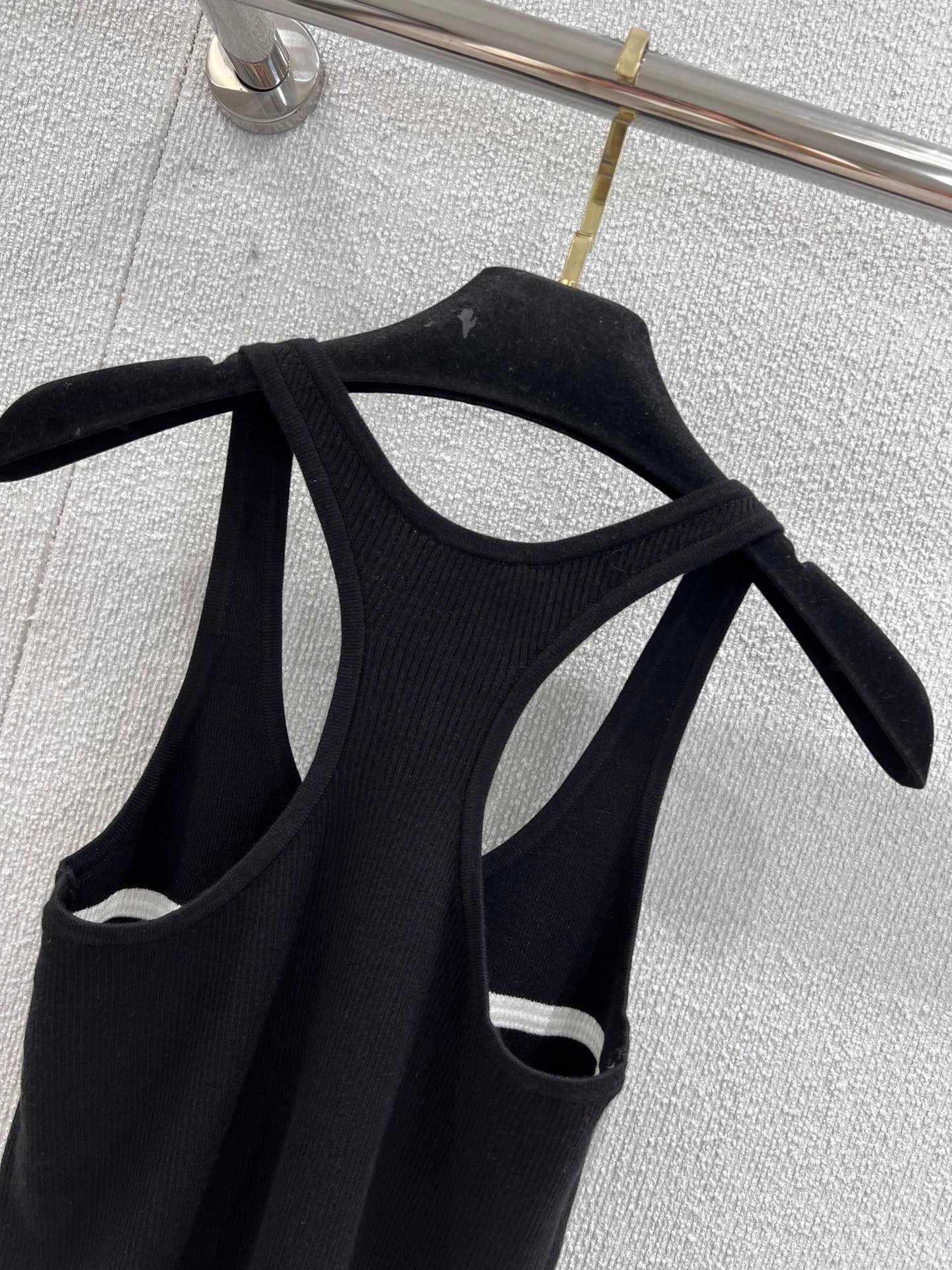 CHANEL SLEEVELESS TOP STYLE 66
