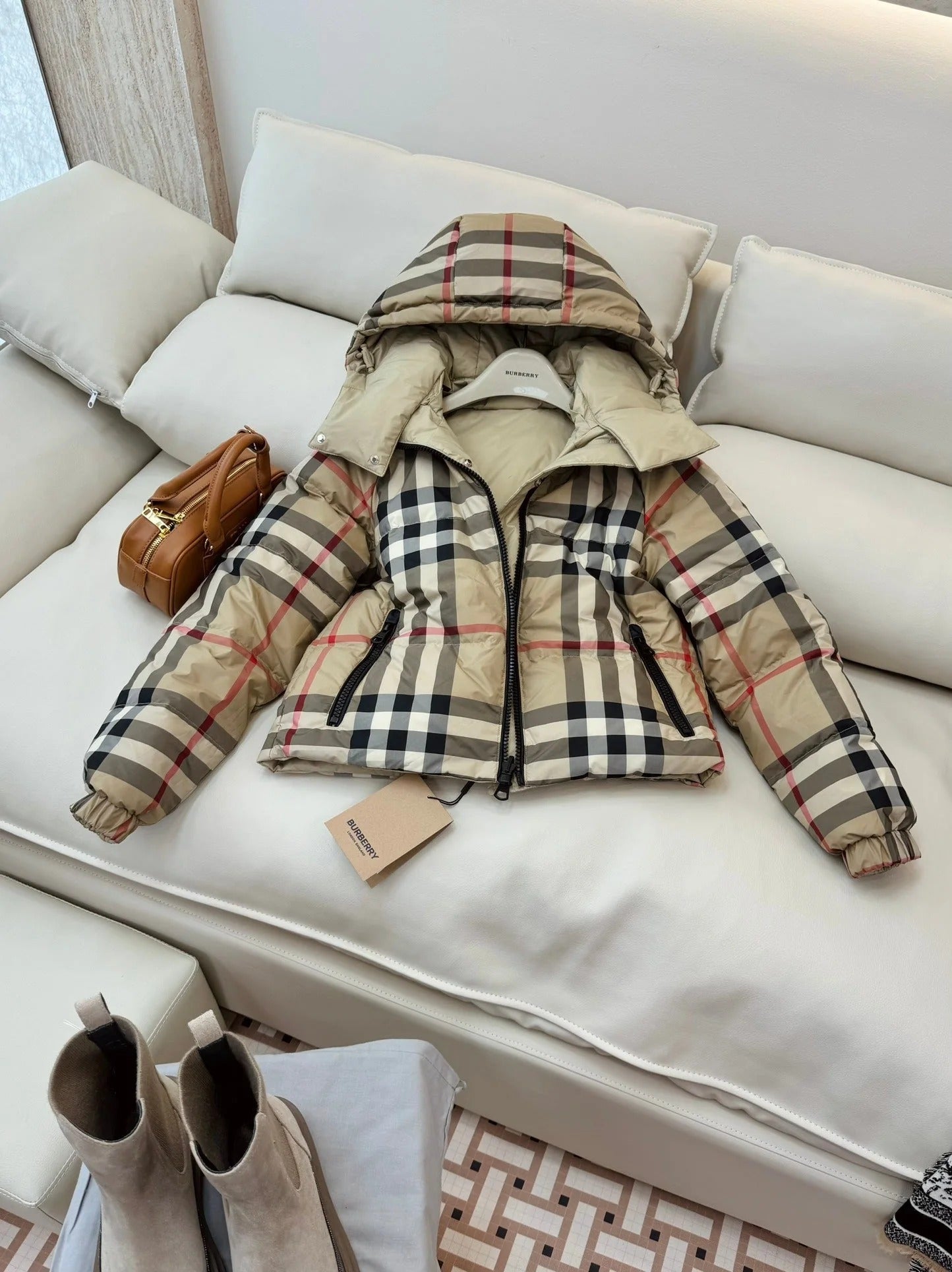 BURBERRY 25S DOWN JACKET 141