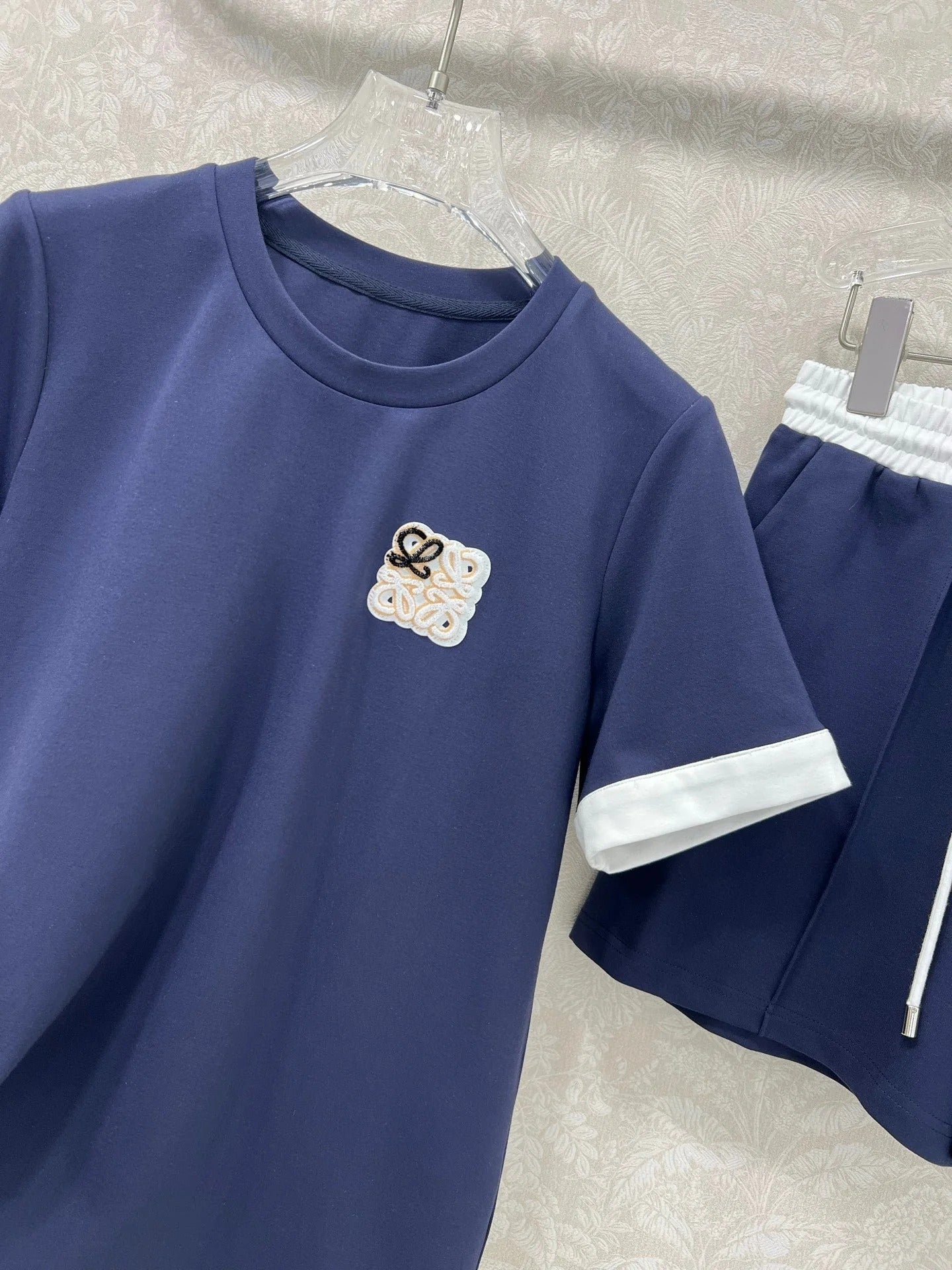 LOEWE SHORT-SLEEVE T-SHIRT AND SHORTS SET 275218