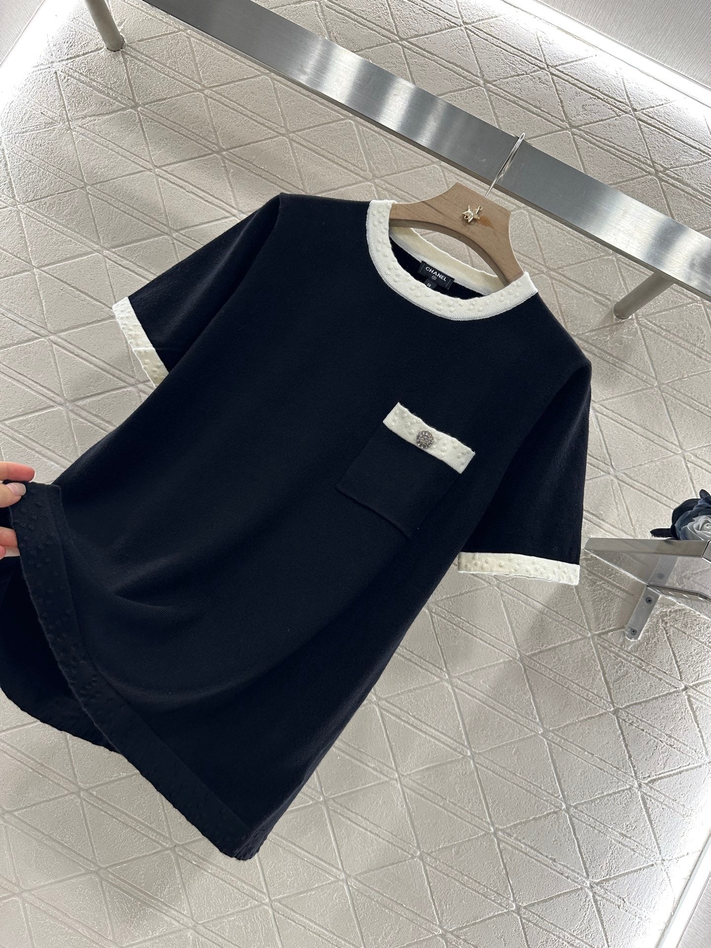 CHANEL 25S SHORT SLEEVE SWEATER 265520