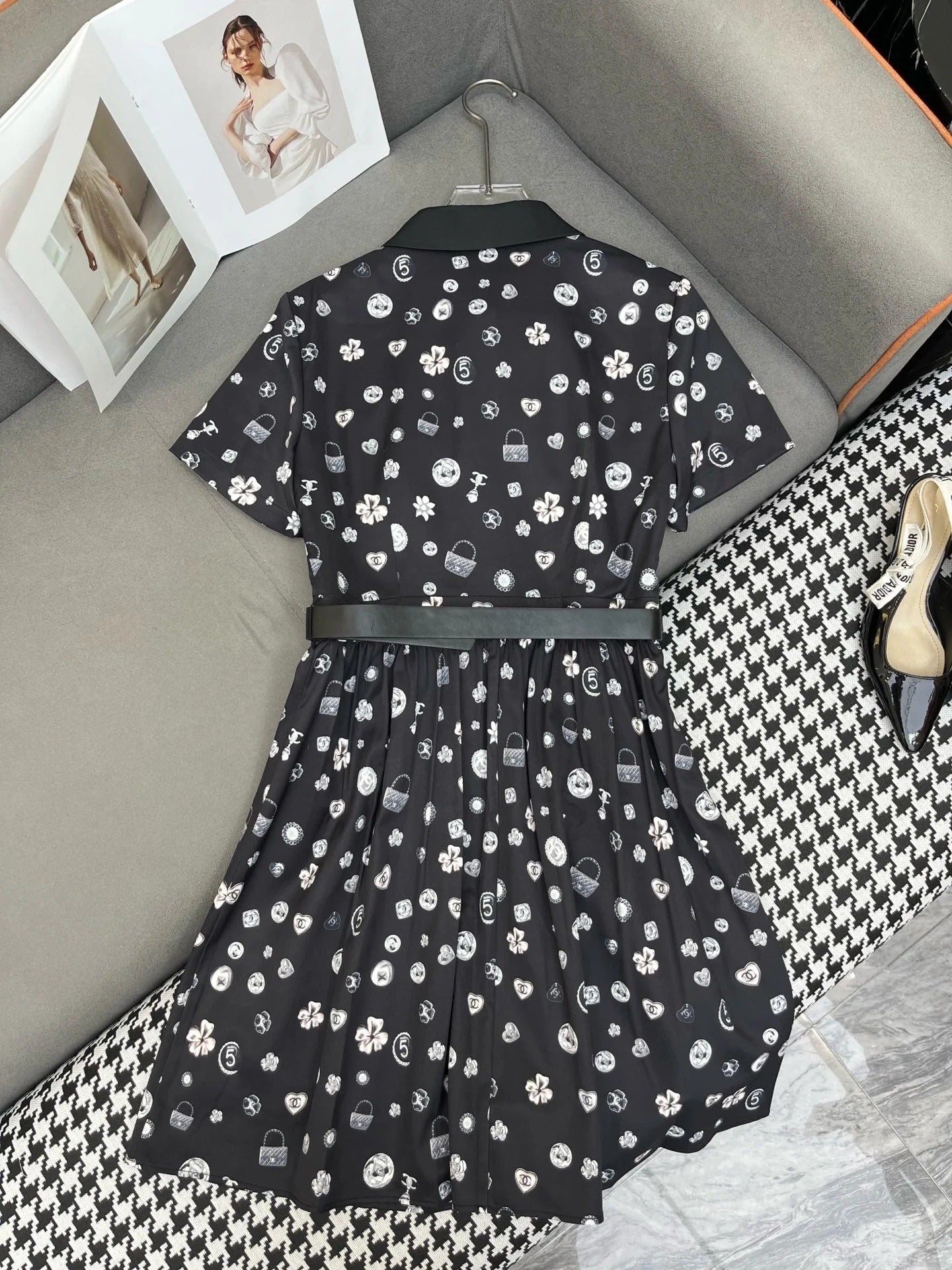 SHORT-SLEEVE BUTTON-DOWN DRESS WITH SIGNATURE LOGO BELT