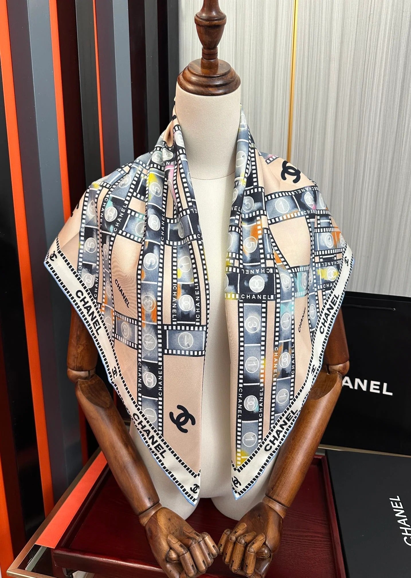 CHANEL 25S SCARF 90 IN SILK 727362