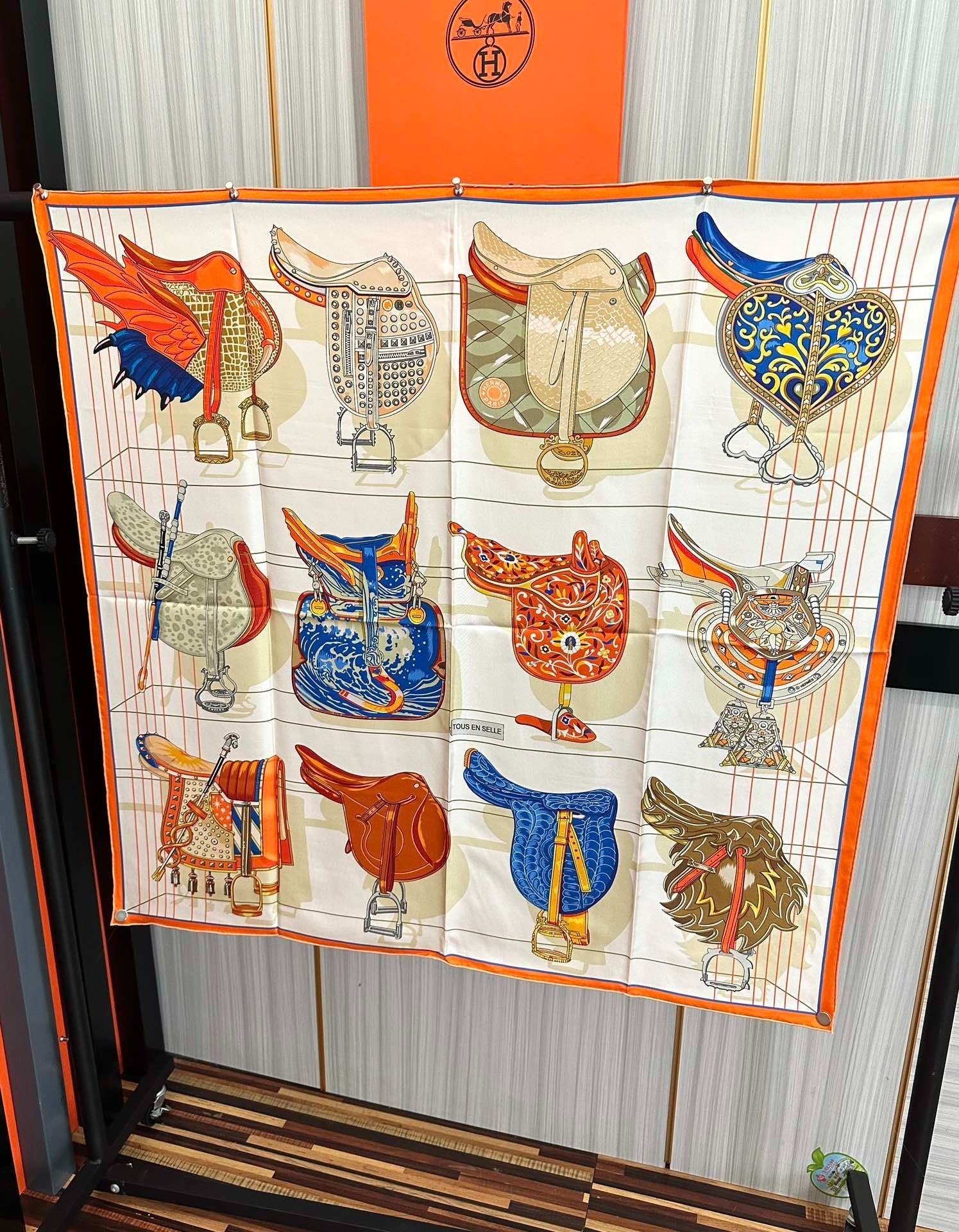HERMES 25S SCARF 90 IN SILK 002