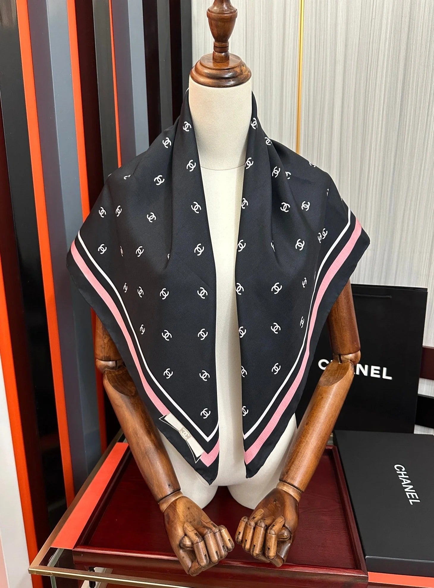 CHANEL 25S SCARF 90 IN SILK 730537