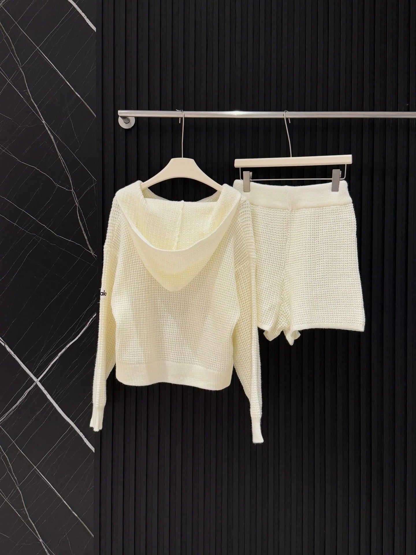 ALO KNIT CARDIGAN & SHORTS SET STYLE 31